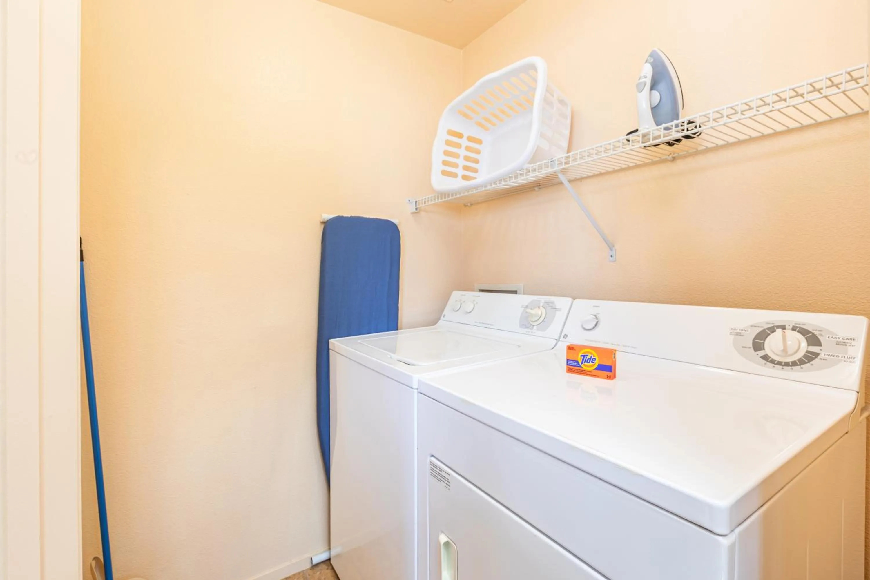 laundry in The Cliffs at Peace Canyon