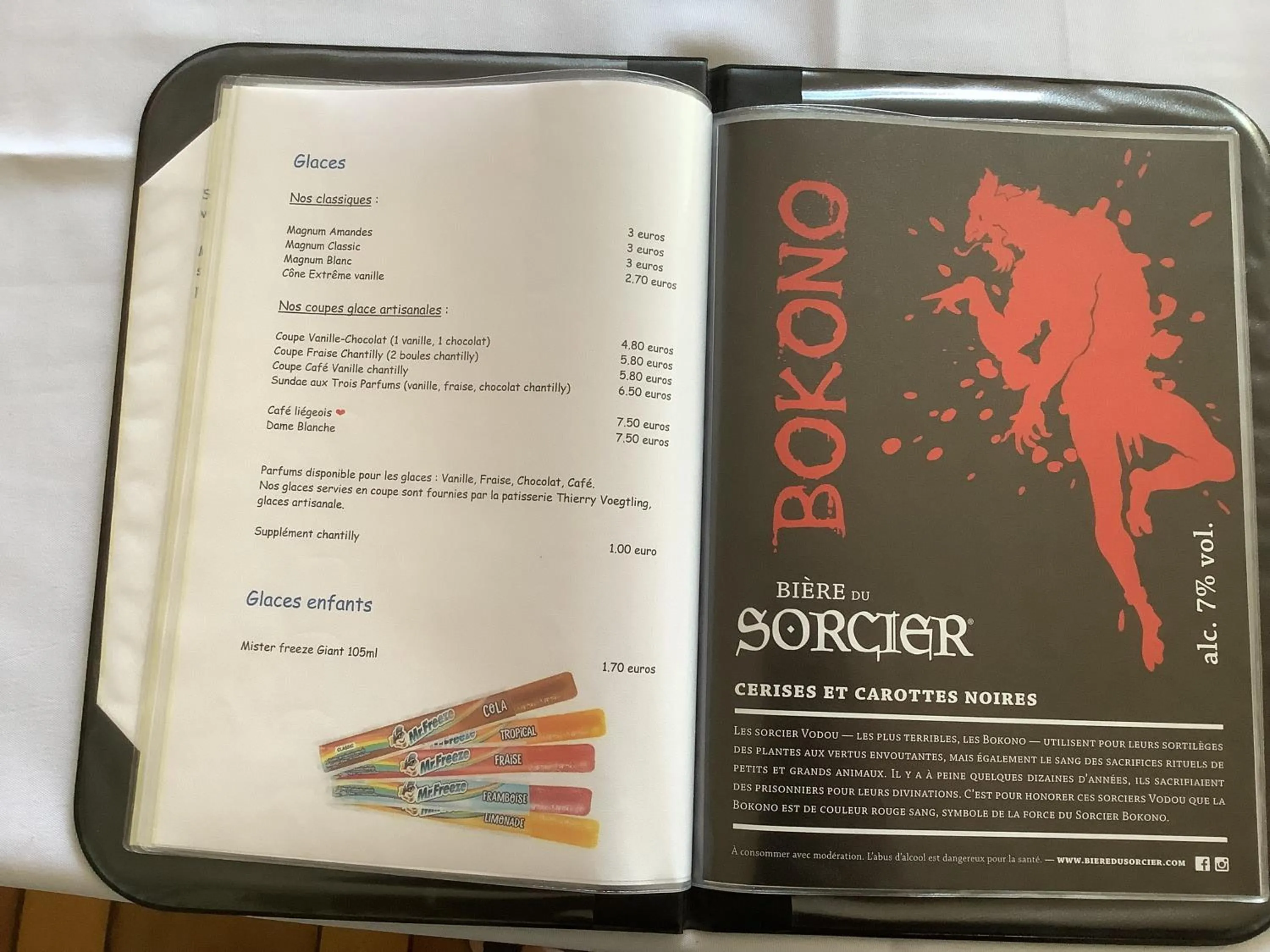 Lounge or bar in Domaine des Trois Sorciers