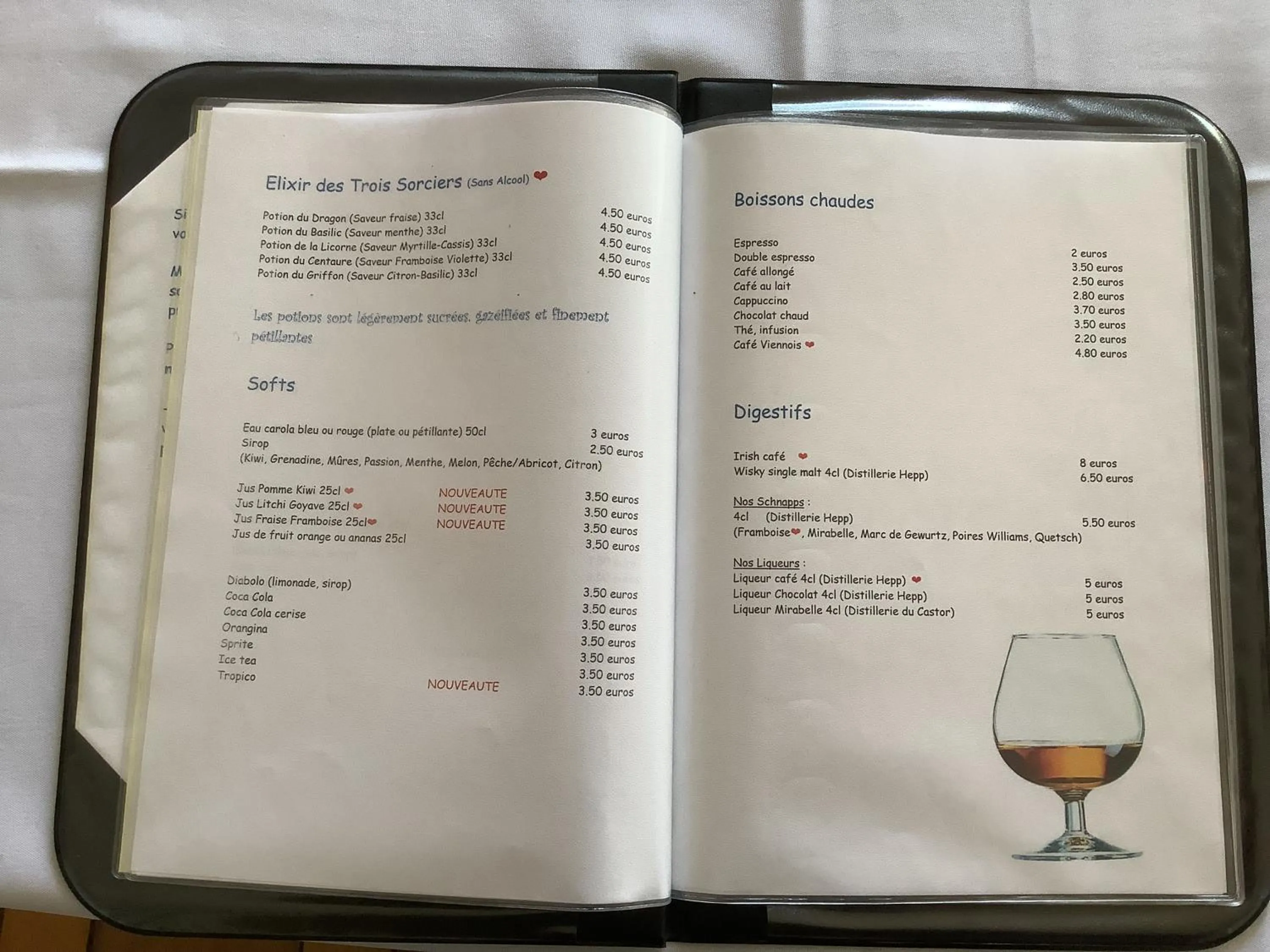 Lounge or bar in Domaine des Trois Sorciers