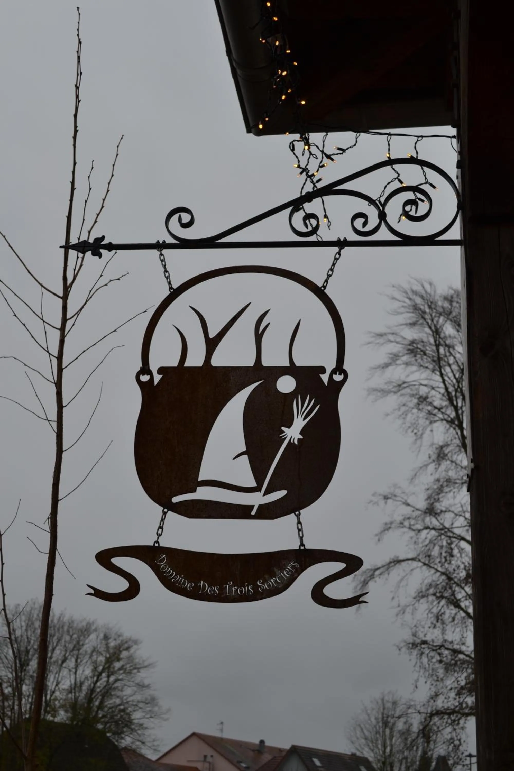 Property logo or sign in Domaine des Trois Sorciers