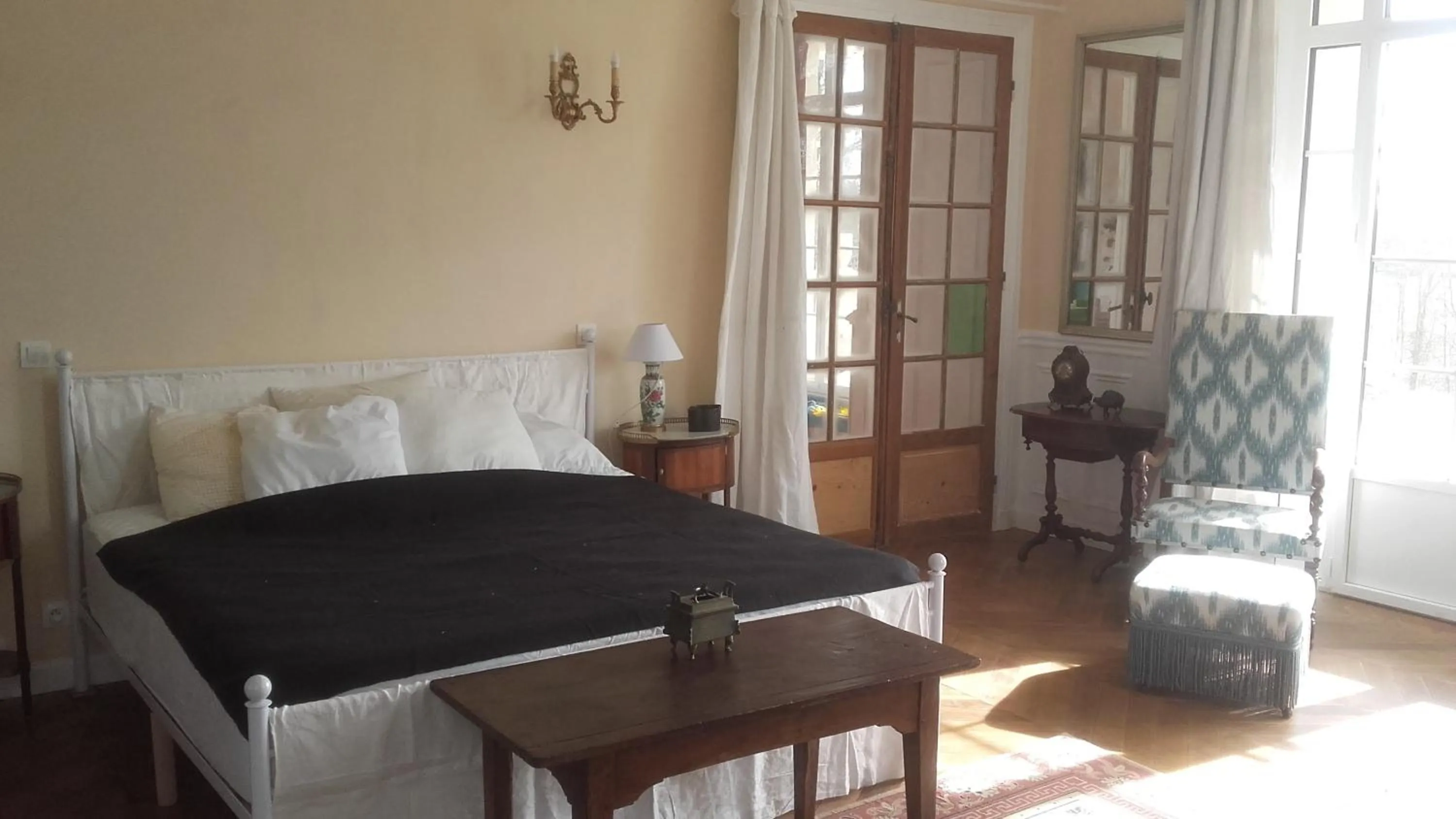 Bedroom, Bed in Grand-Varennes