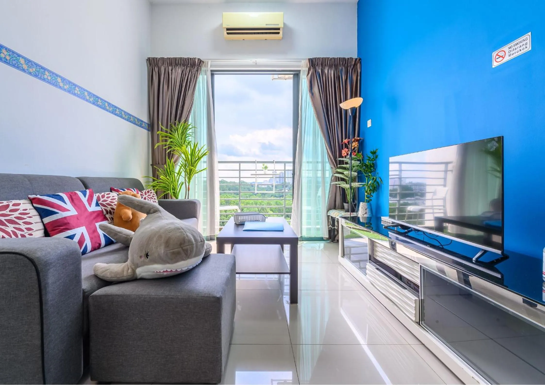 Communal lounge/ TV room in Cozy Park View Stay Above DPulze Mall #DP1