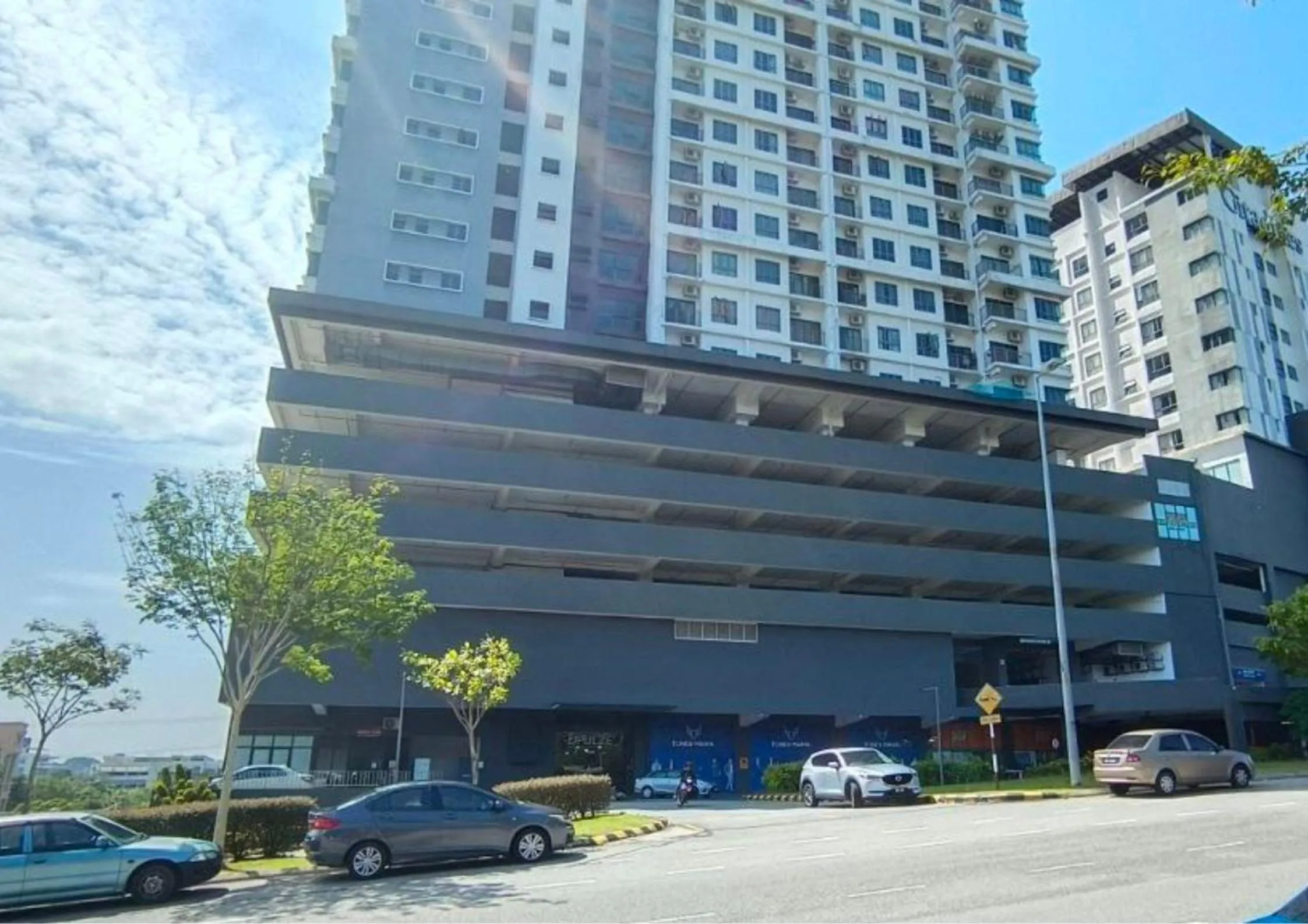 Property building in Cozy Park View Stay Above DPulze Mall #DP1