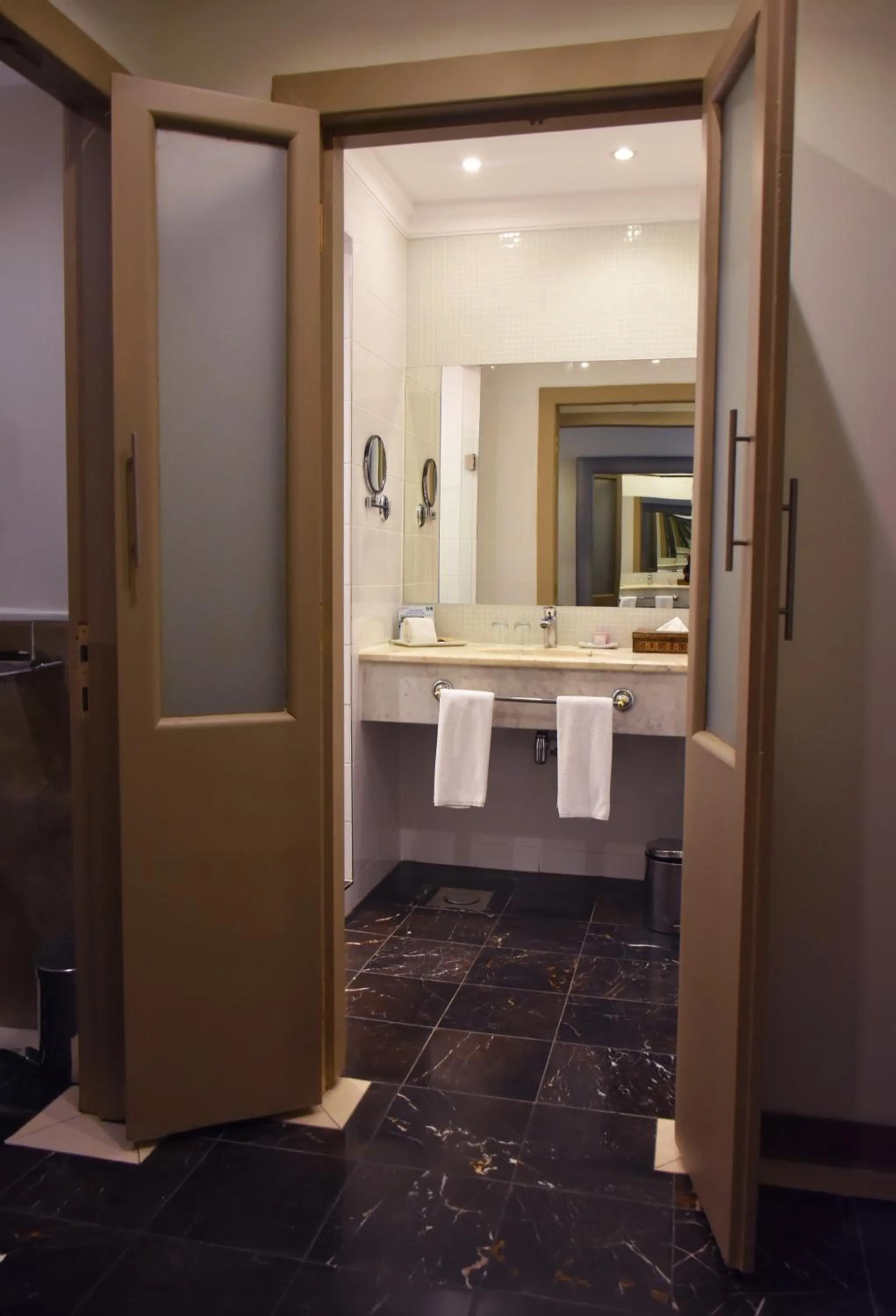 Bathroom in Montrose - A Mayfair Collection Hotel