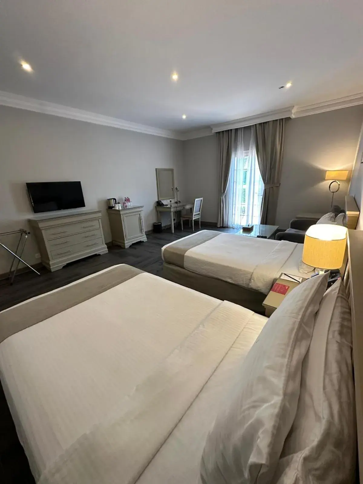 Deluxe Twin Room in Mövenpick Hotel Kuwait Deluxe Twin Room in Mövenpick Hotel Kuwait