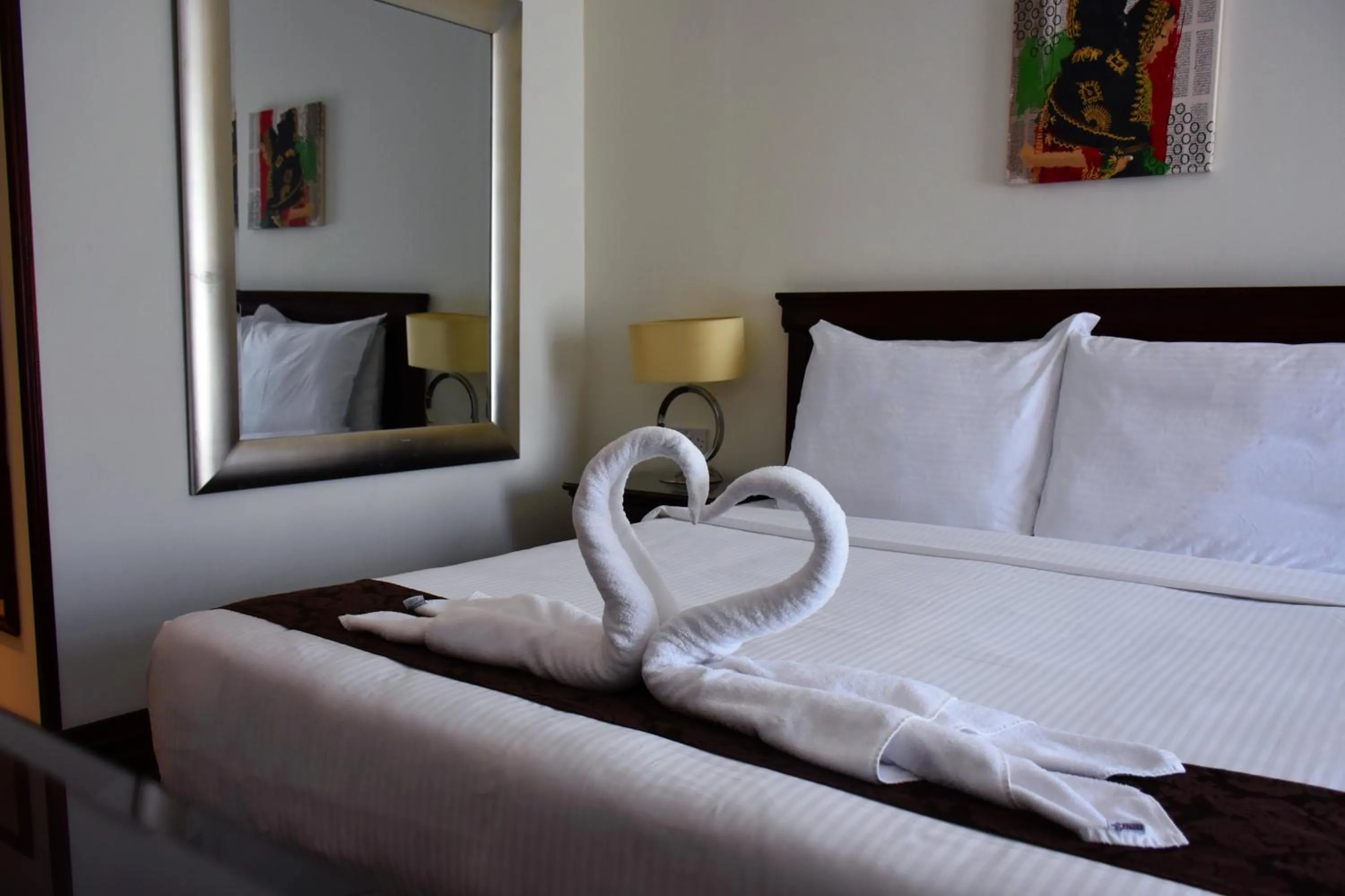 Bed in Montrose - A Mayfair Collection Hotel