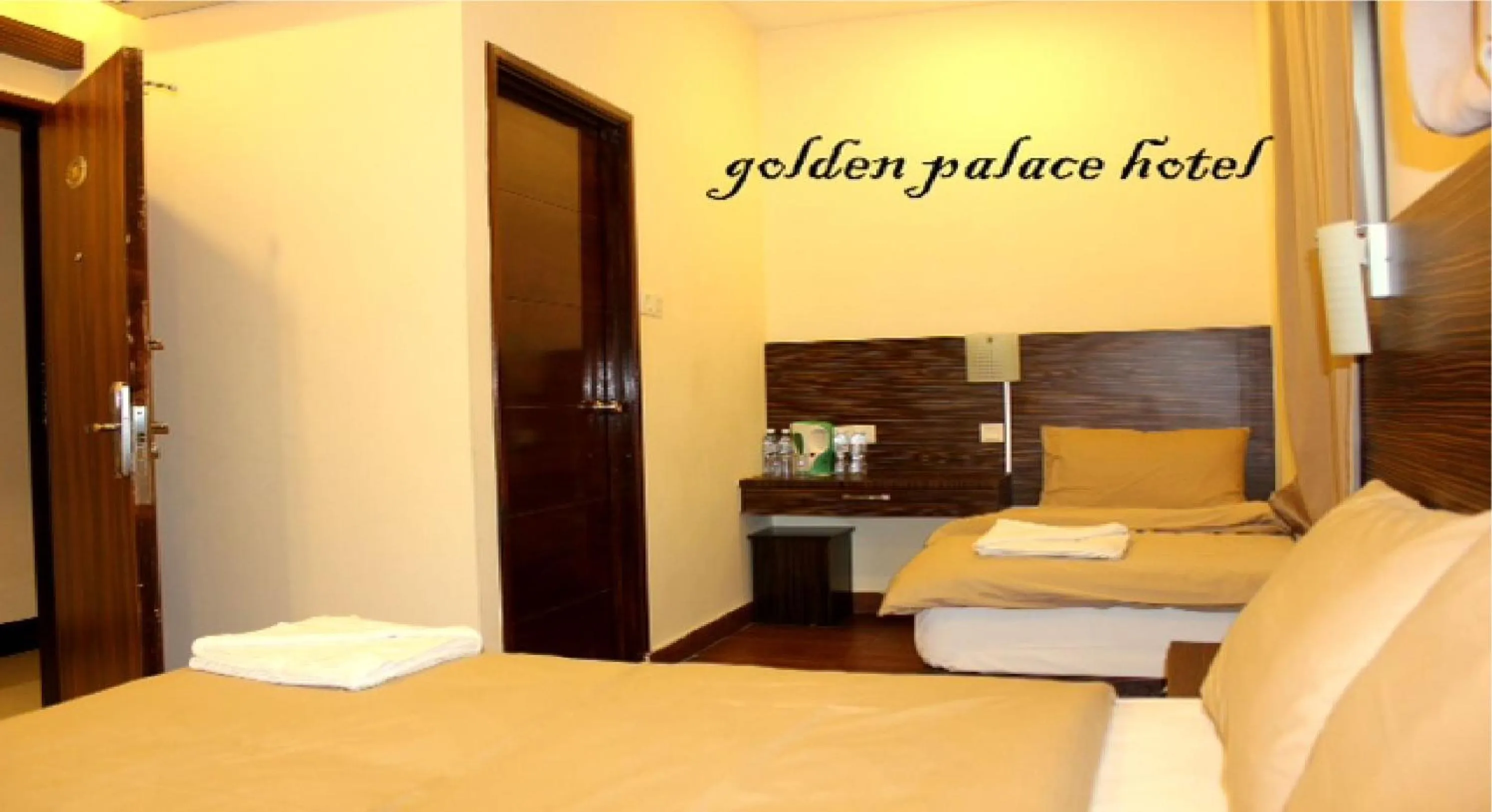 Property building, Bed in GOLDEN PALACE