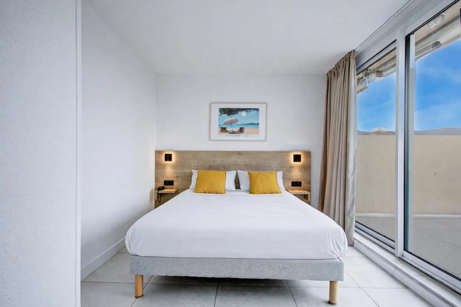 Bed in Hotel Centre Plage