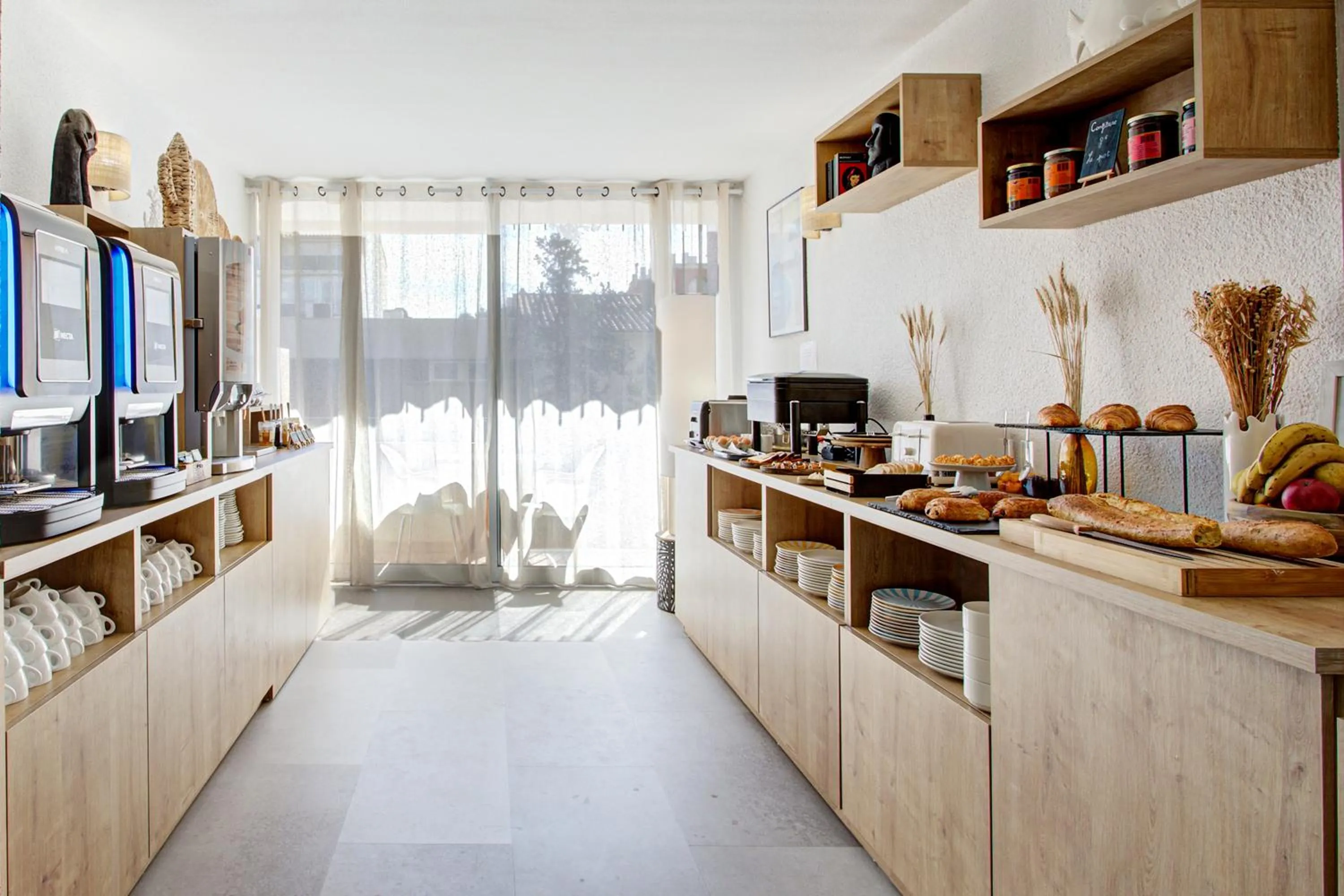 Buffet breakfast in Hotel Centre Plage