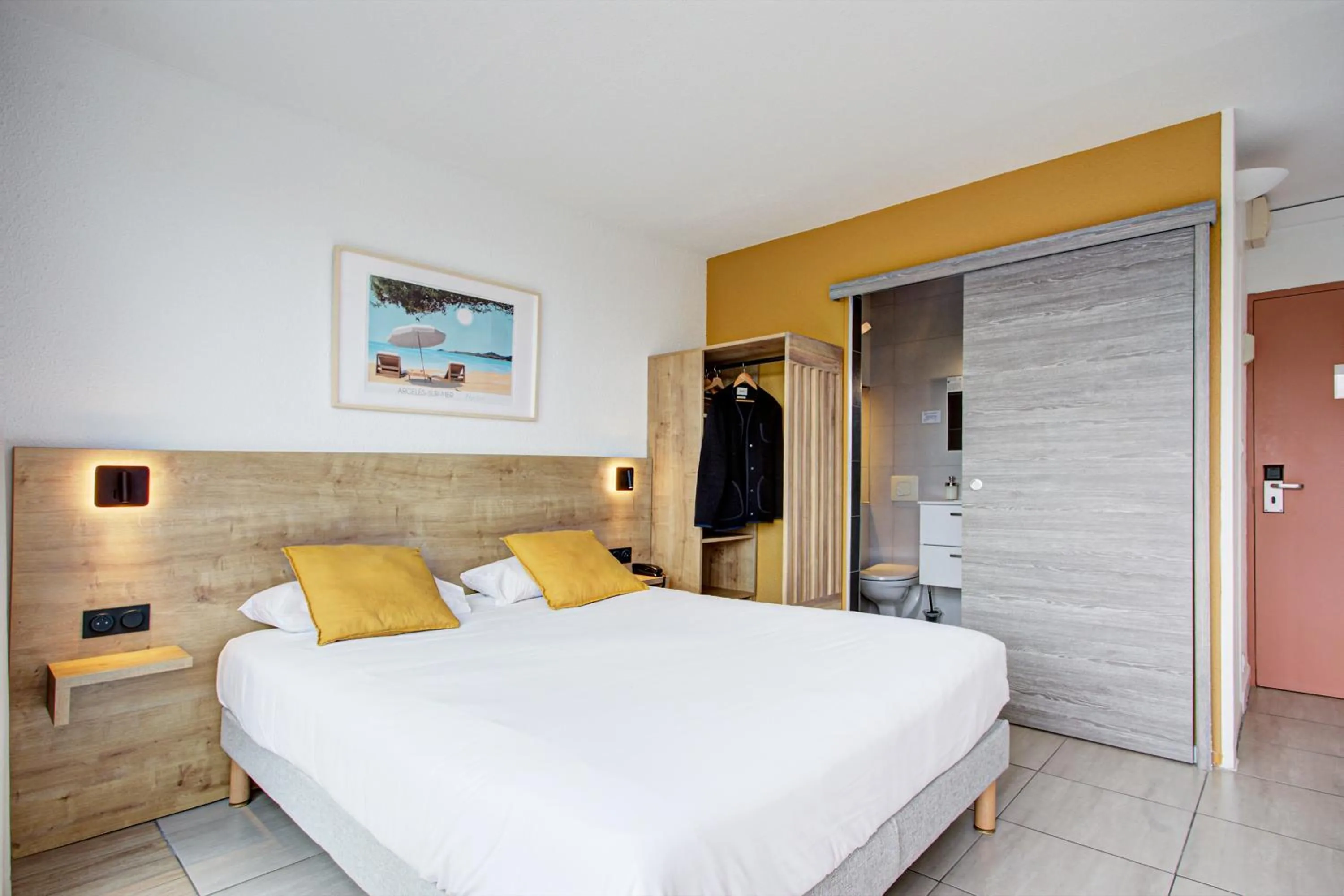 Photo of the whole room, Bed in Hotel Centre Plage