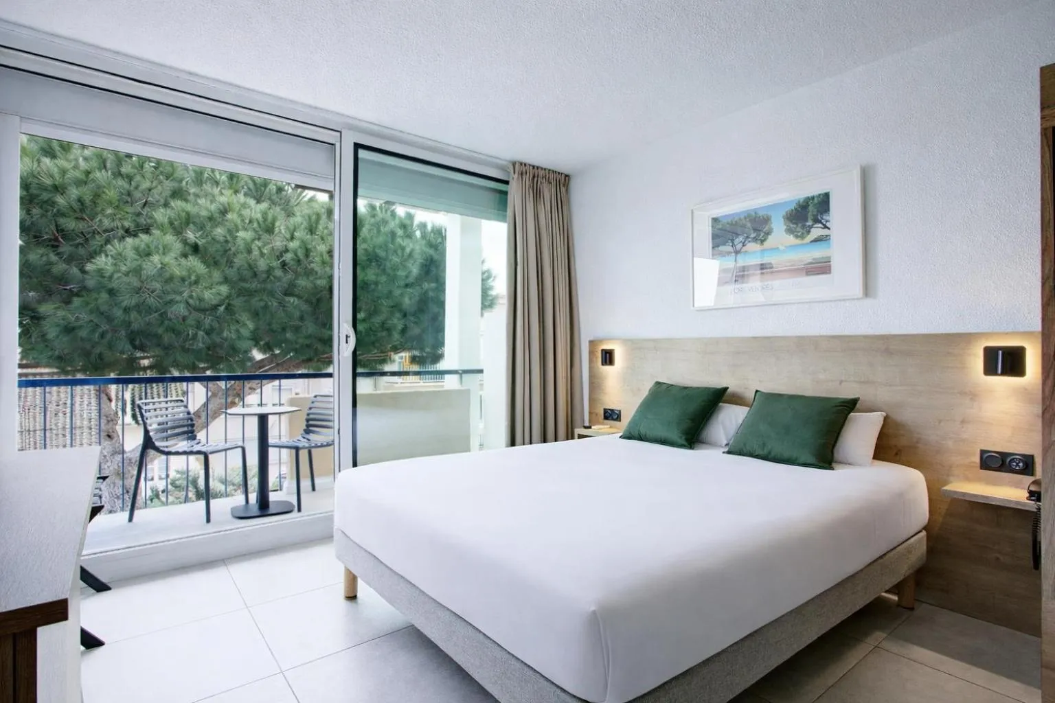 Bed in Hotel Centre Plage