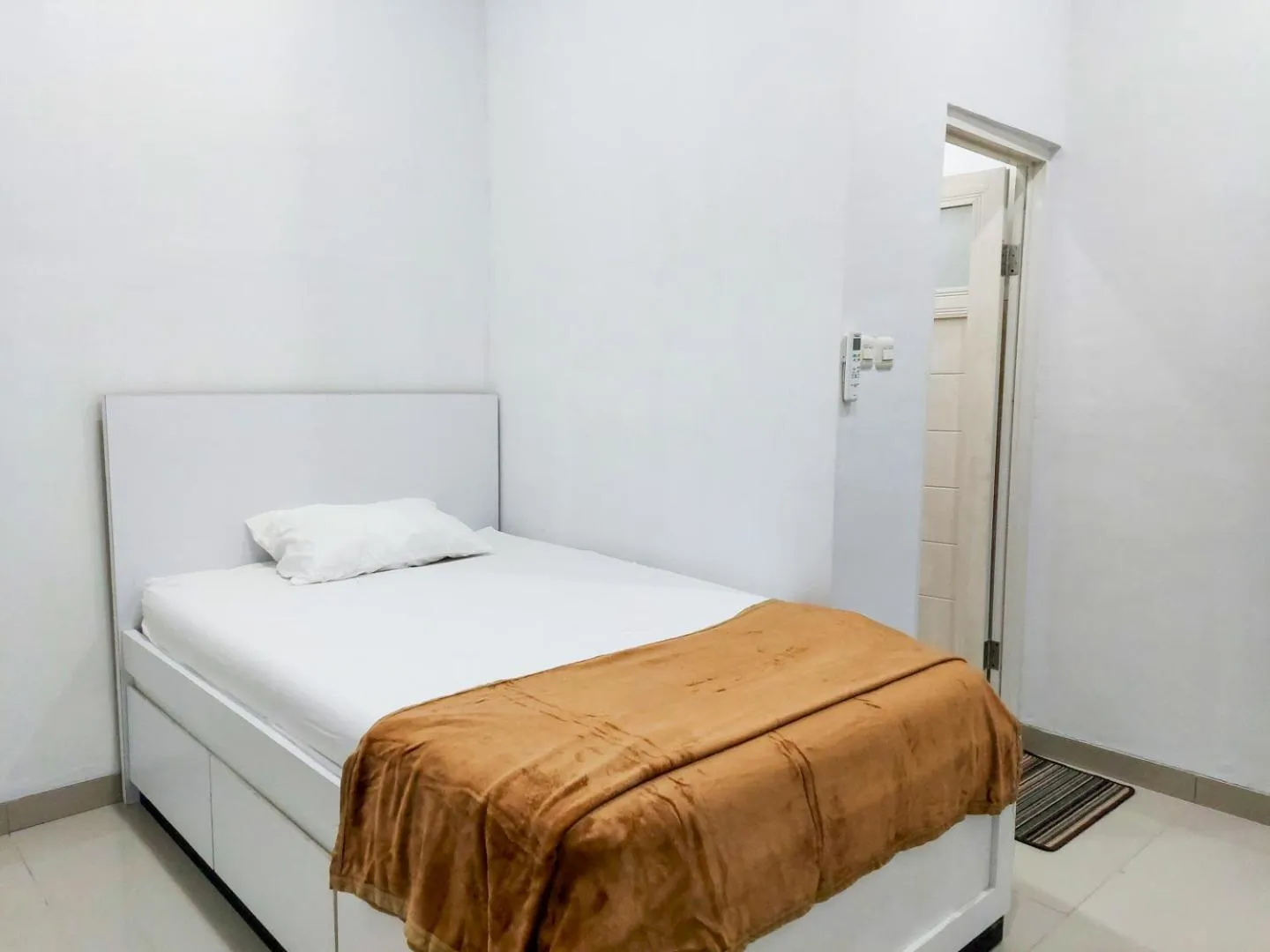 Bed in Benhill Syariah Residence 2 Mitra RedDoorz