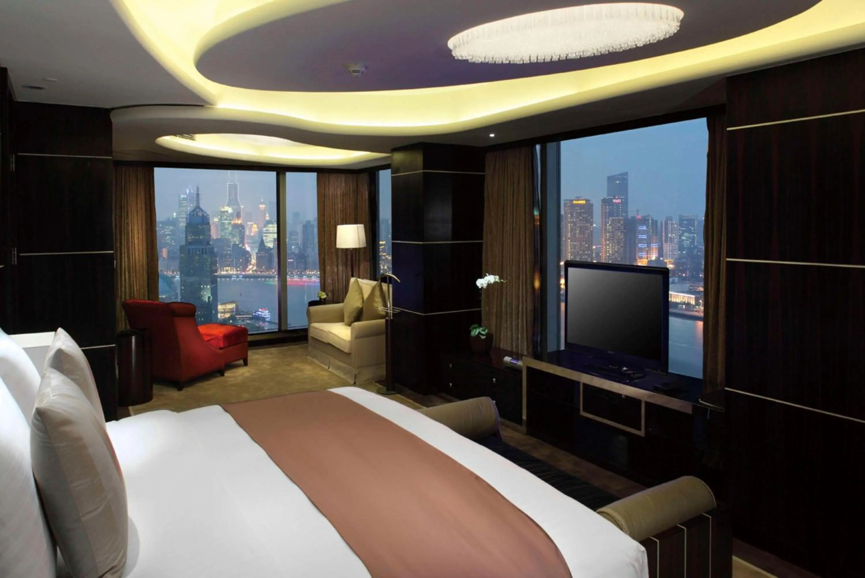 View (from property/room), TV/Entertainment Center in Grand Kempinski Hotel Shanghai