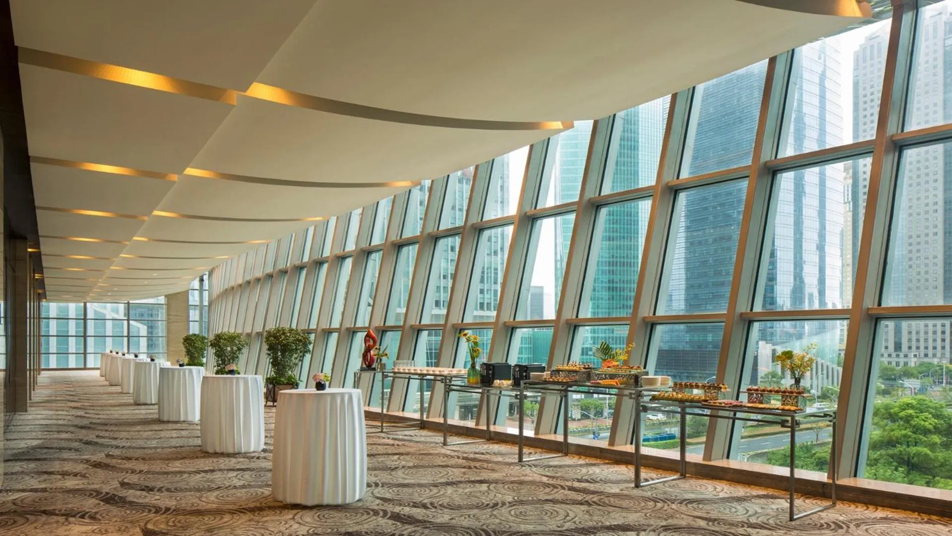 Meeting/conference room, Restaurant/Places to Eat in Grand Kempinski Hotel Shanghai