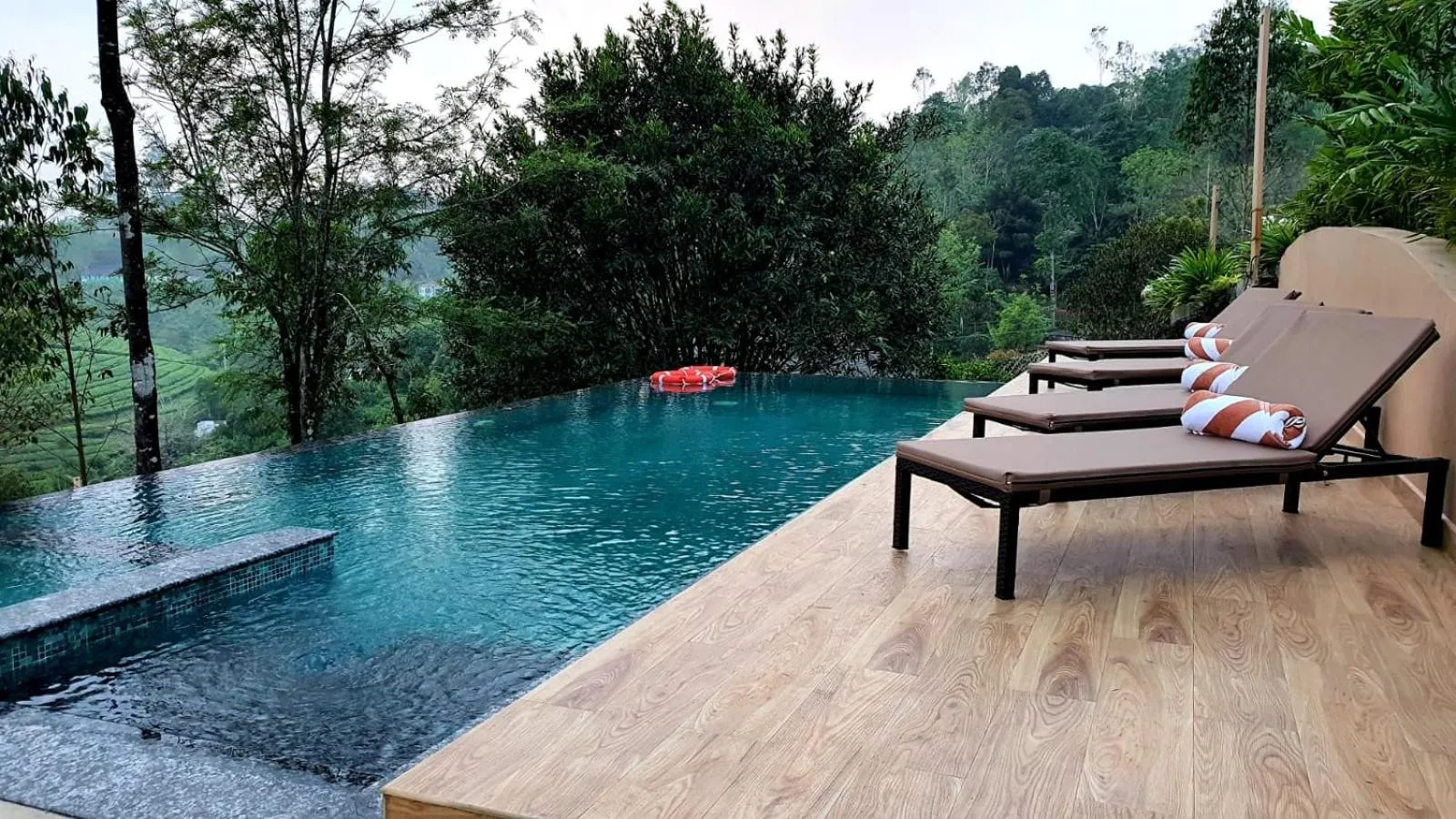 Swimming pool in Tea Terrain Resorts & Spa