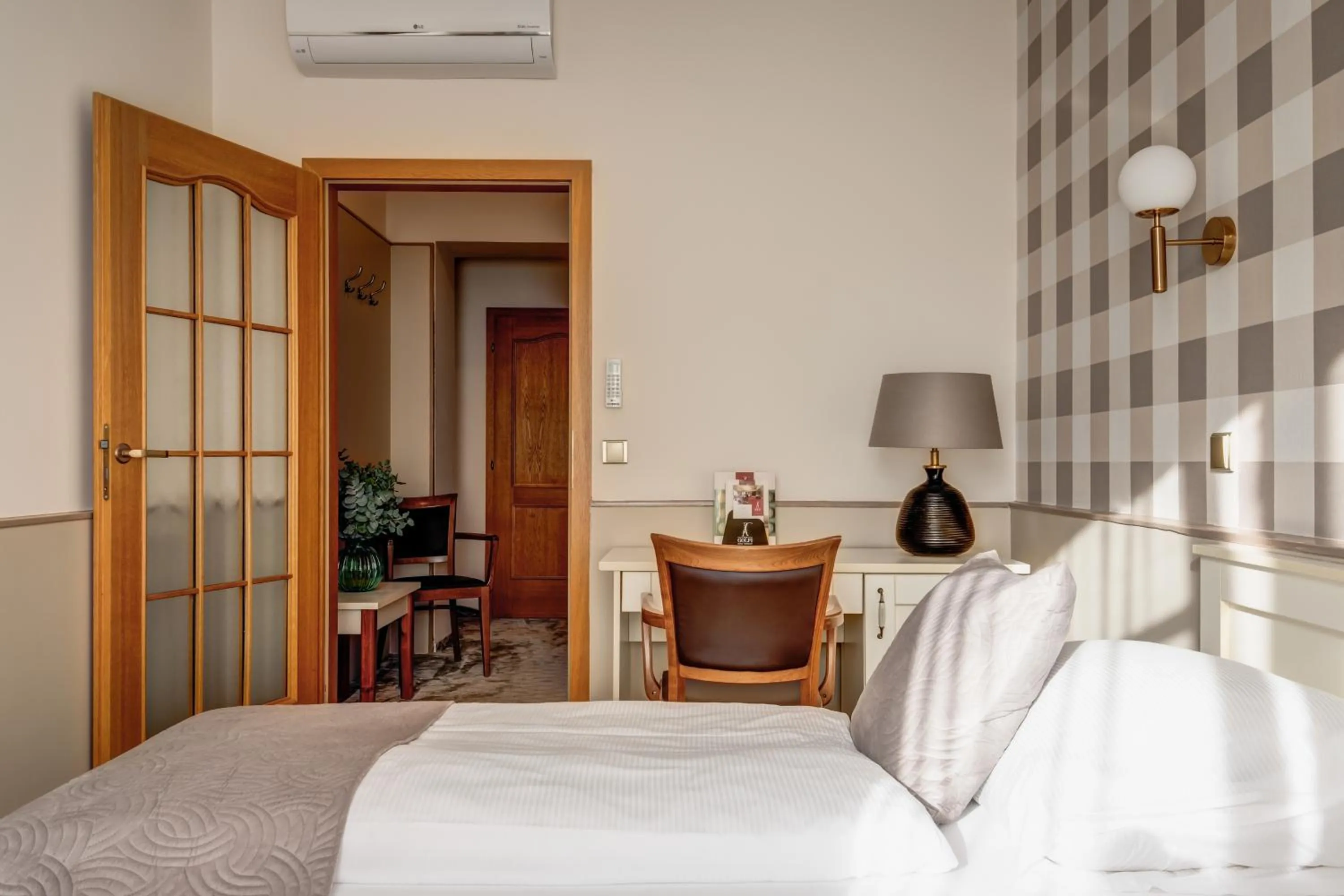 Bedroom, Bed in Hotel Golfi