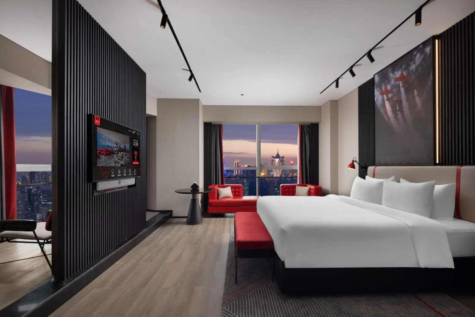 Bed in Radisson RED Hotel Zhuhai Gongbei Port