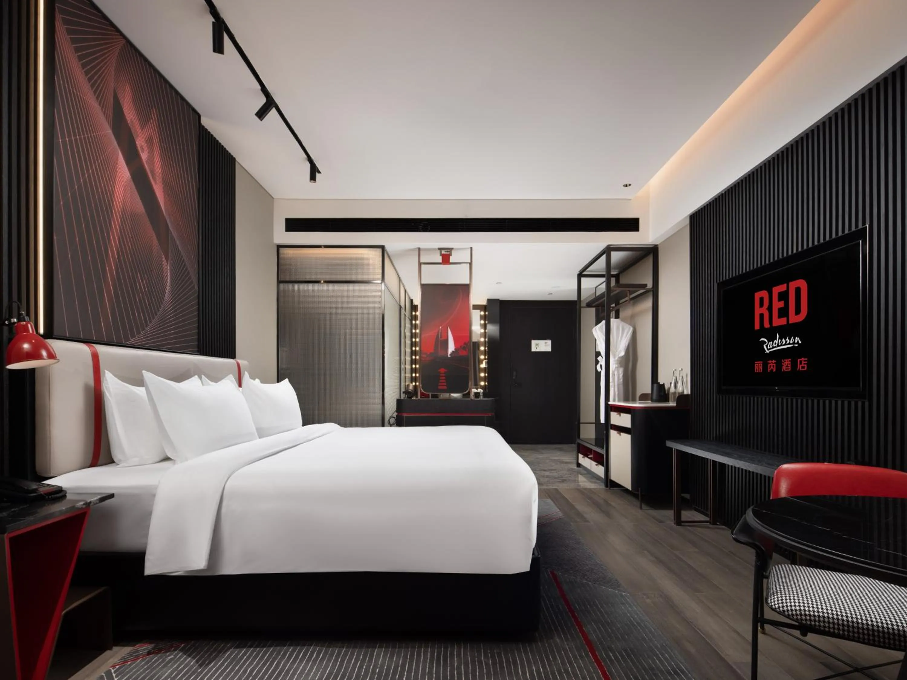 Bedroom, Bed in Radisson RED Hotel Zhuhai Gongbei Port