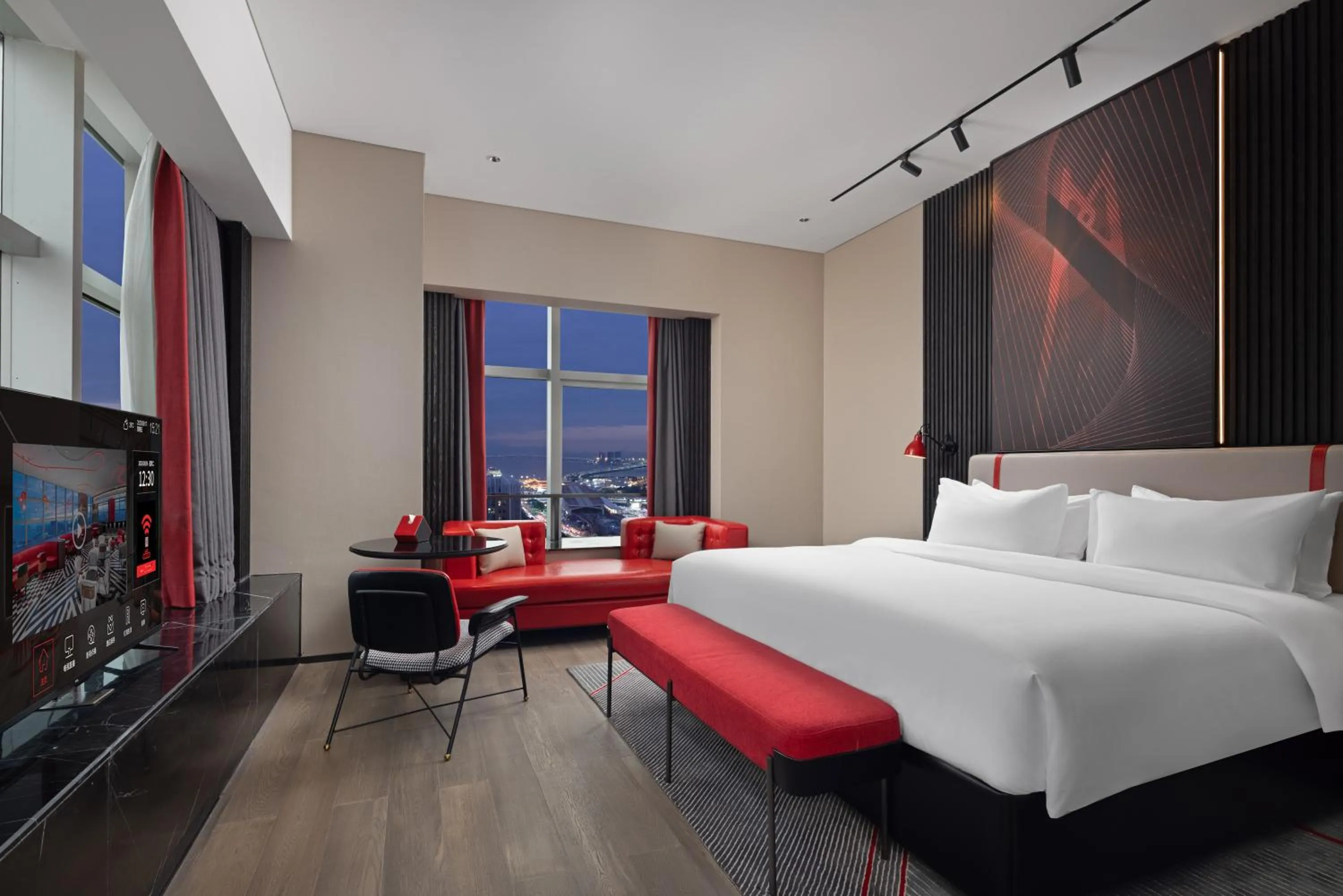 Bed in Radisson RED Hotel Zhuhai Gongbei Port