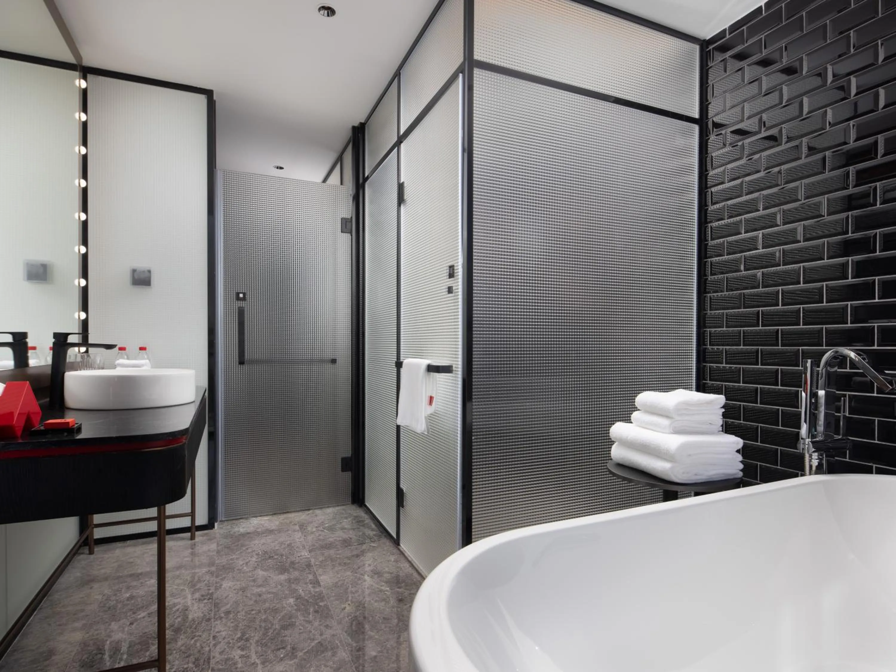 Bathroom in Radisson RED Hotel Zhuhai Gongbei Port