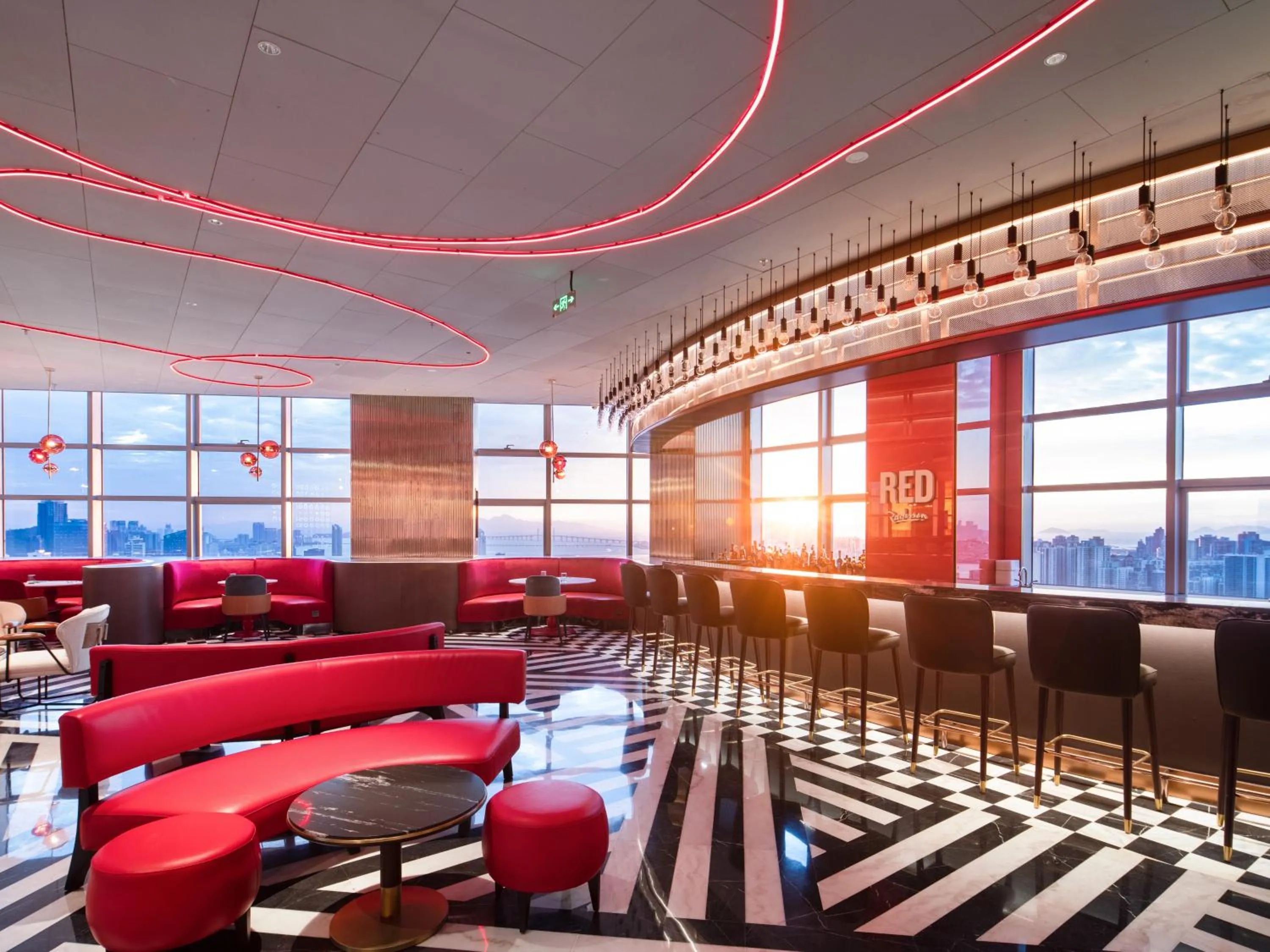 Restaurant/places to eat in Radisson RED Hotel Zhuhai Gongbei Port