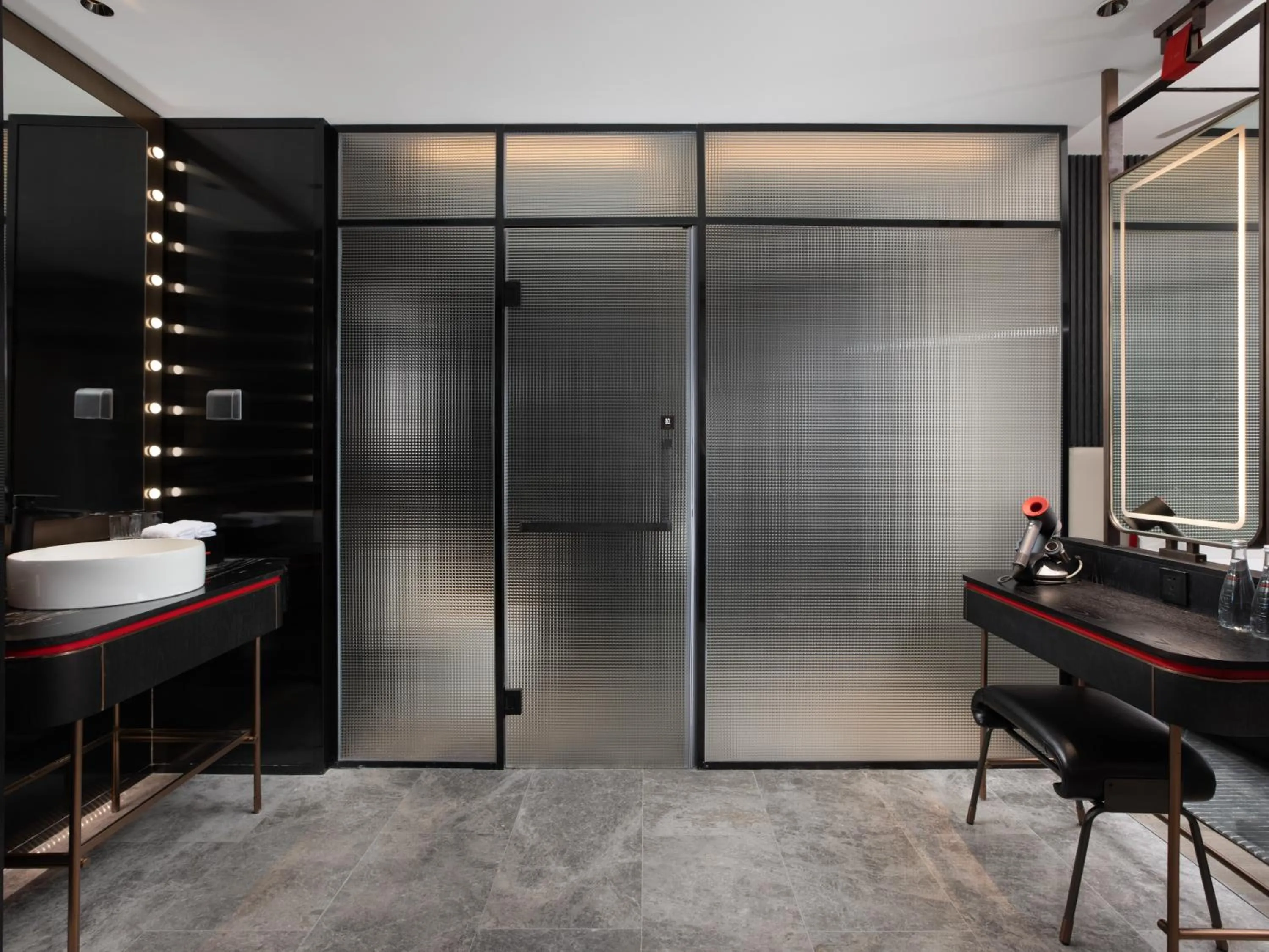 Bathroom in Radisson RED Hotel Zhuhai Gongbei Port