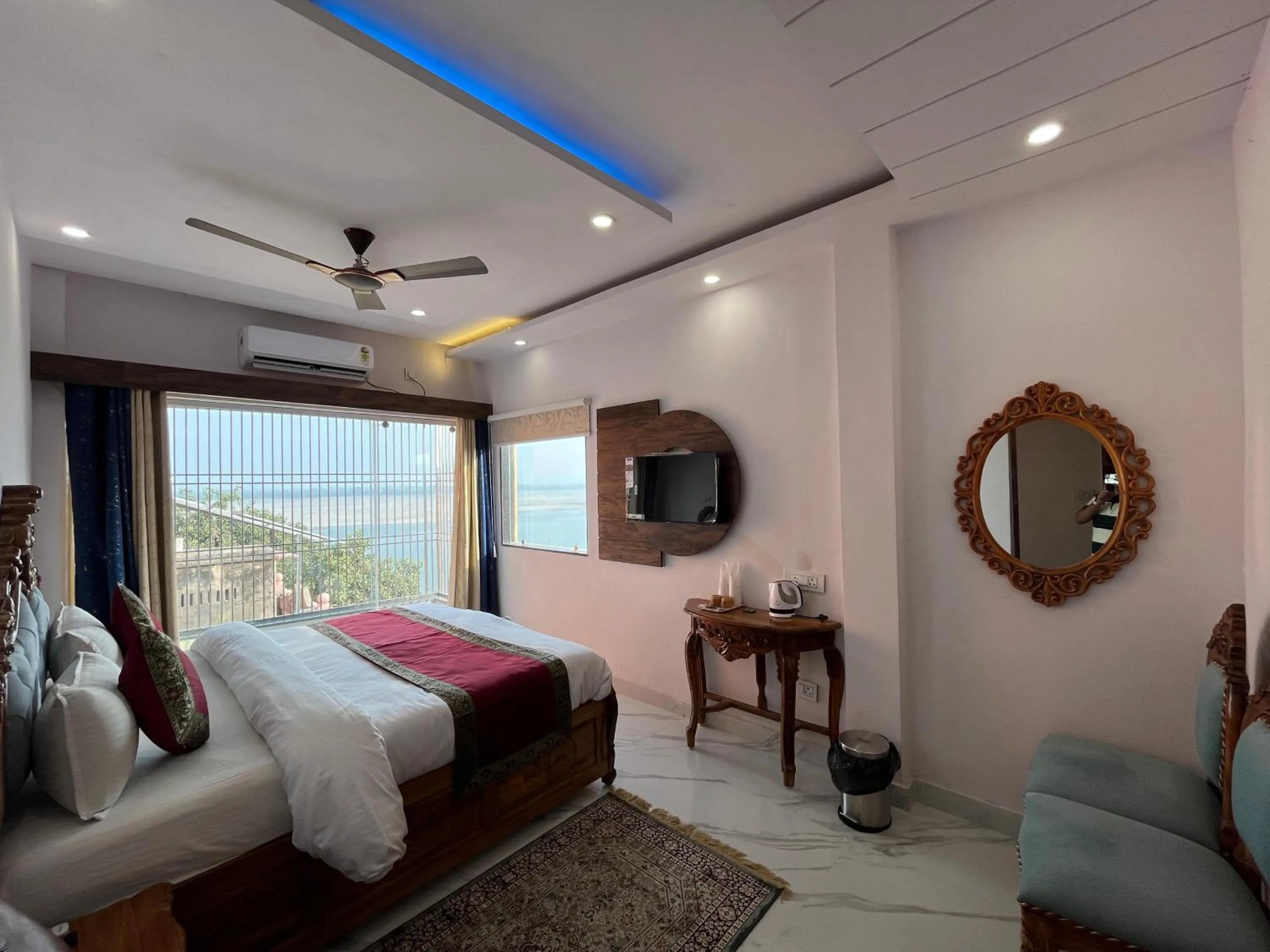 Bed in Hotel Shannti Inn