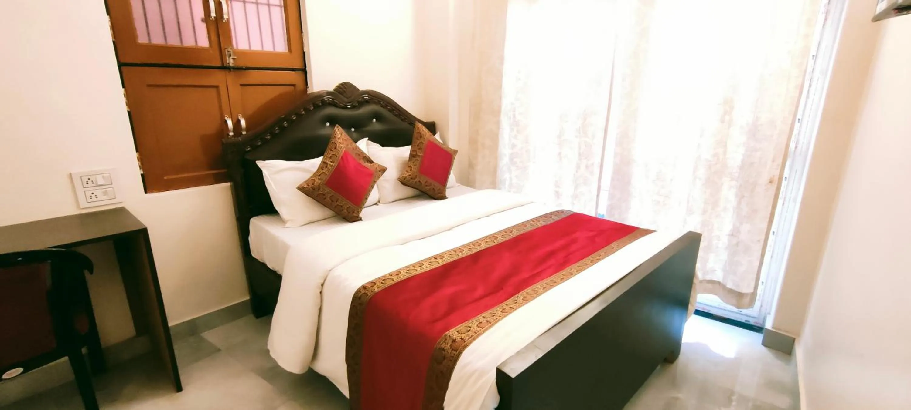 Bed in Hotel Shannti Inn