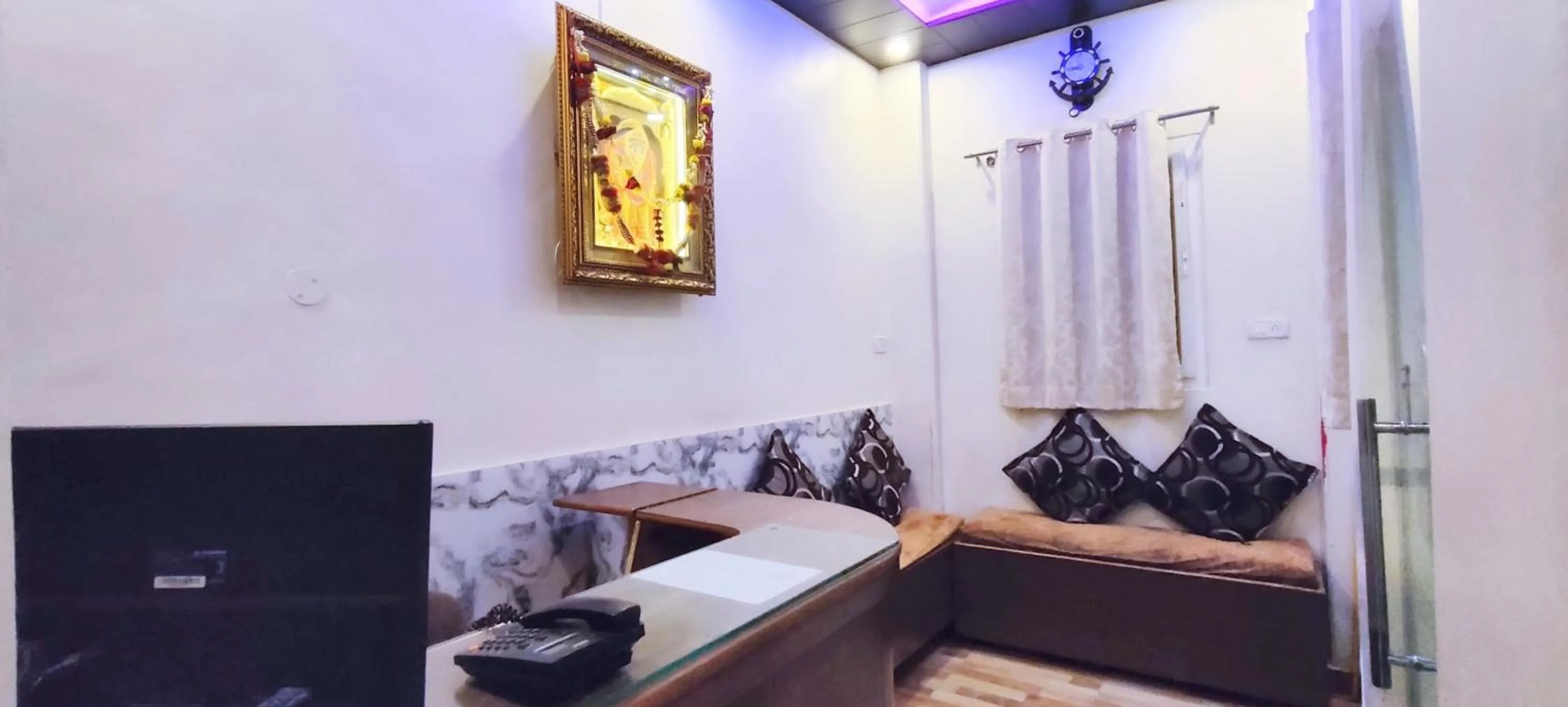 Living room in Hotel Shannti Inn