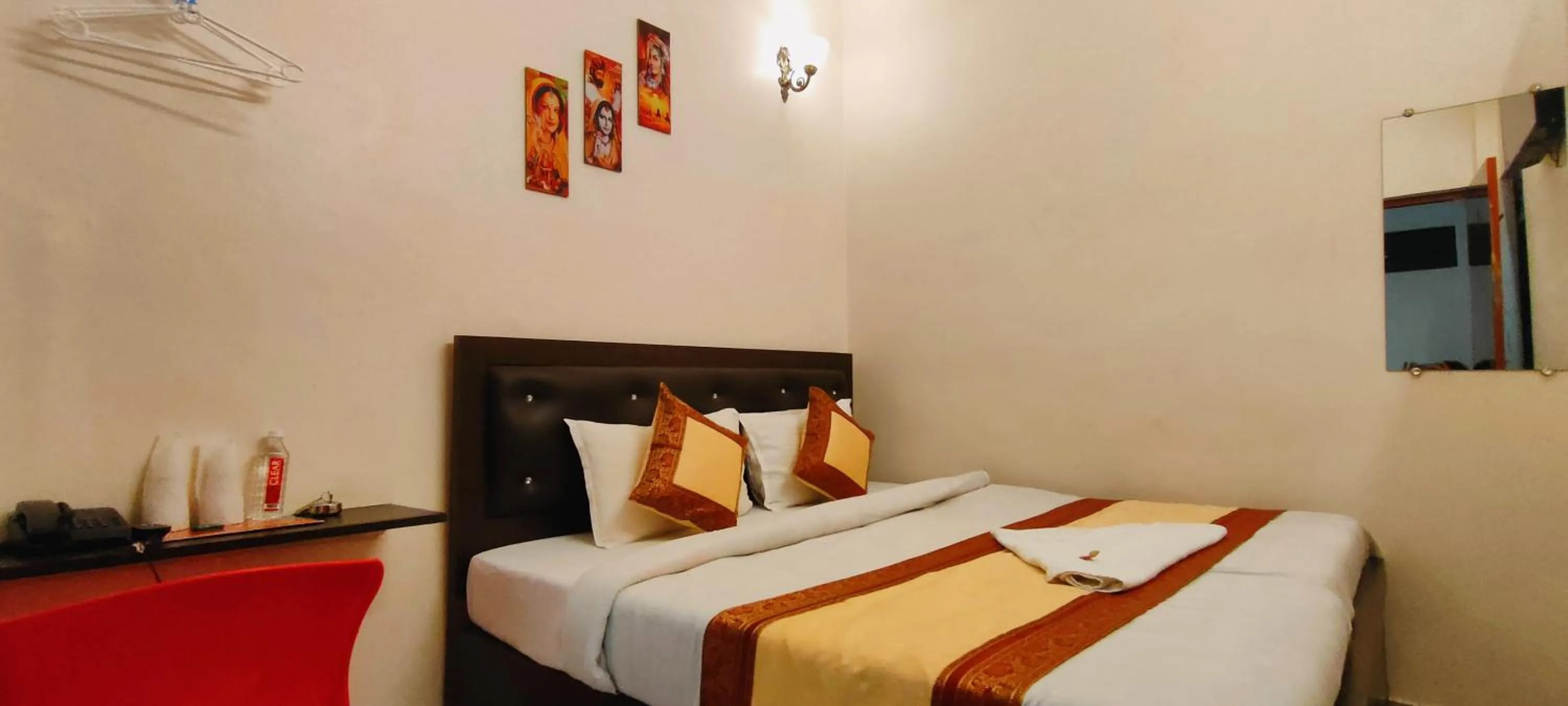 Bedroom, Bed in Hotel Shannti Inn