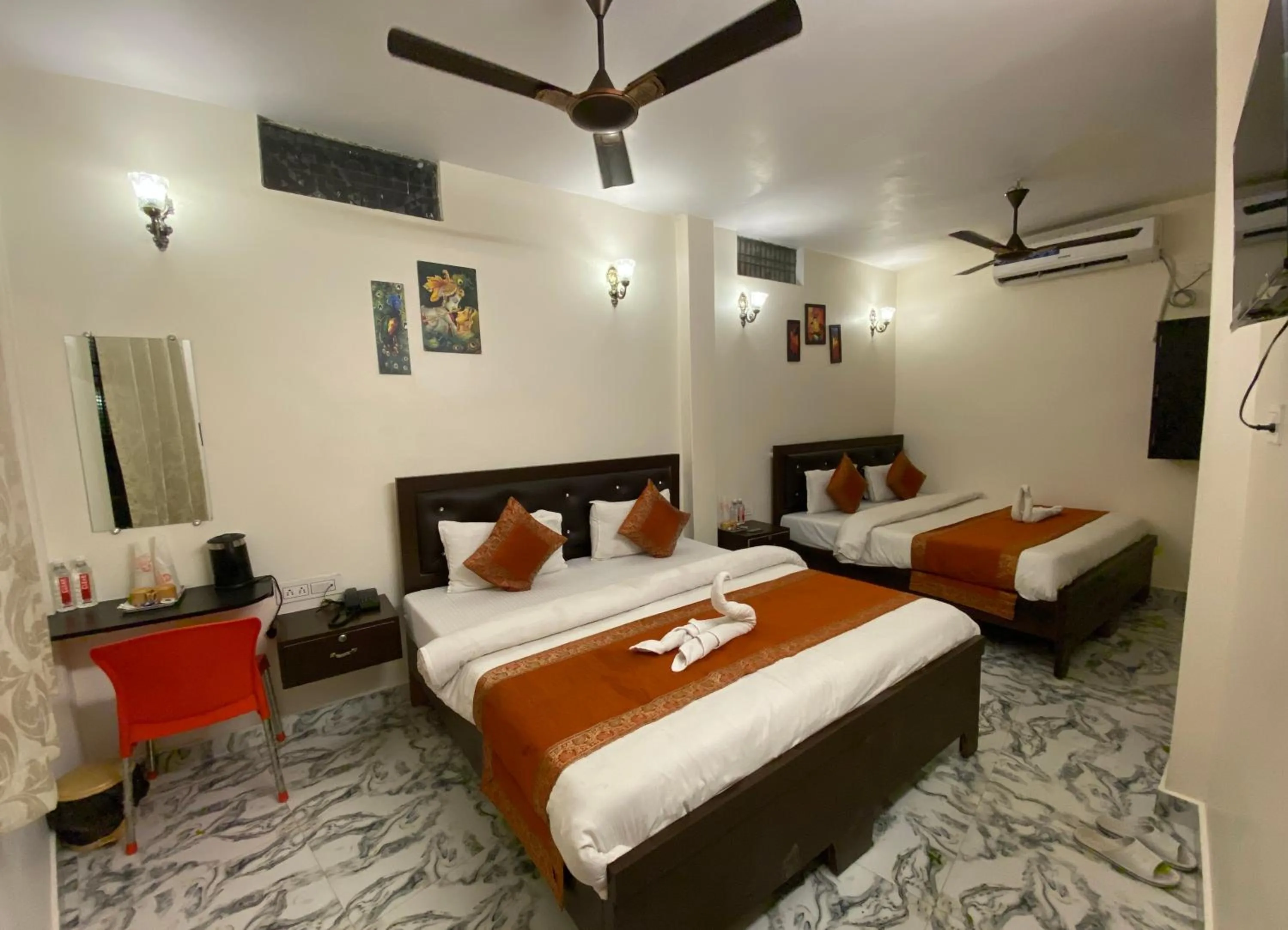 Bedroom, Bed in Hotel Shannti Inn