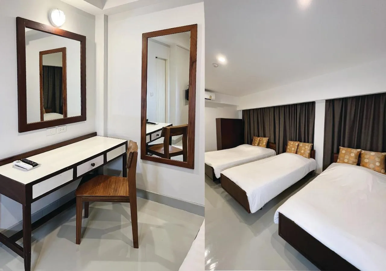 Bed in Niagara Hotel