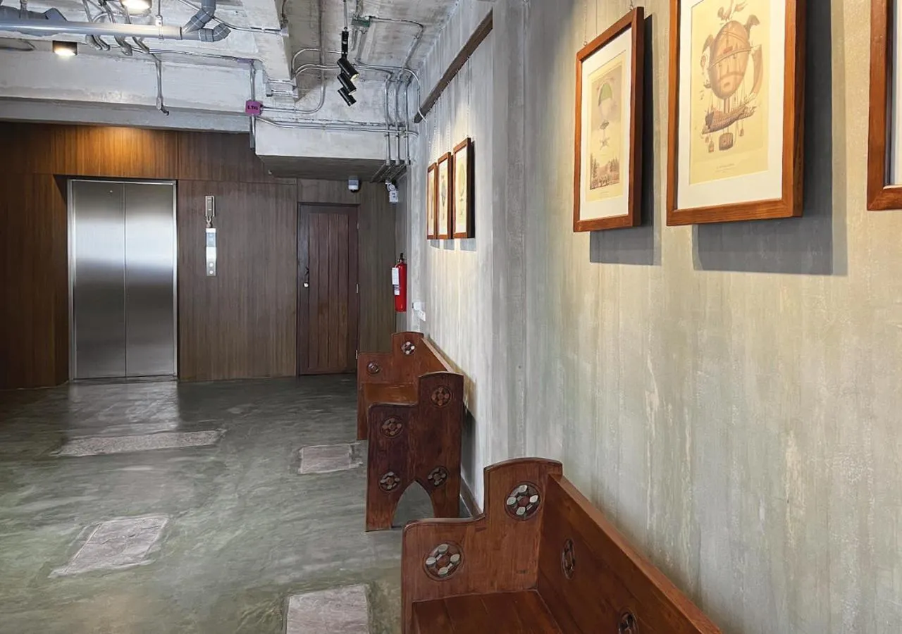 Facade/entrance in Niagara Hotel