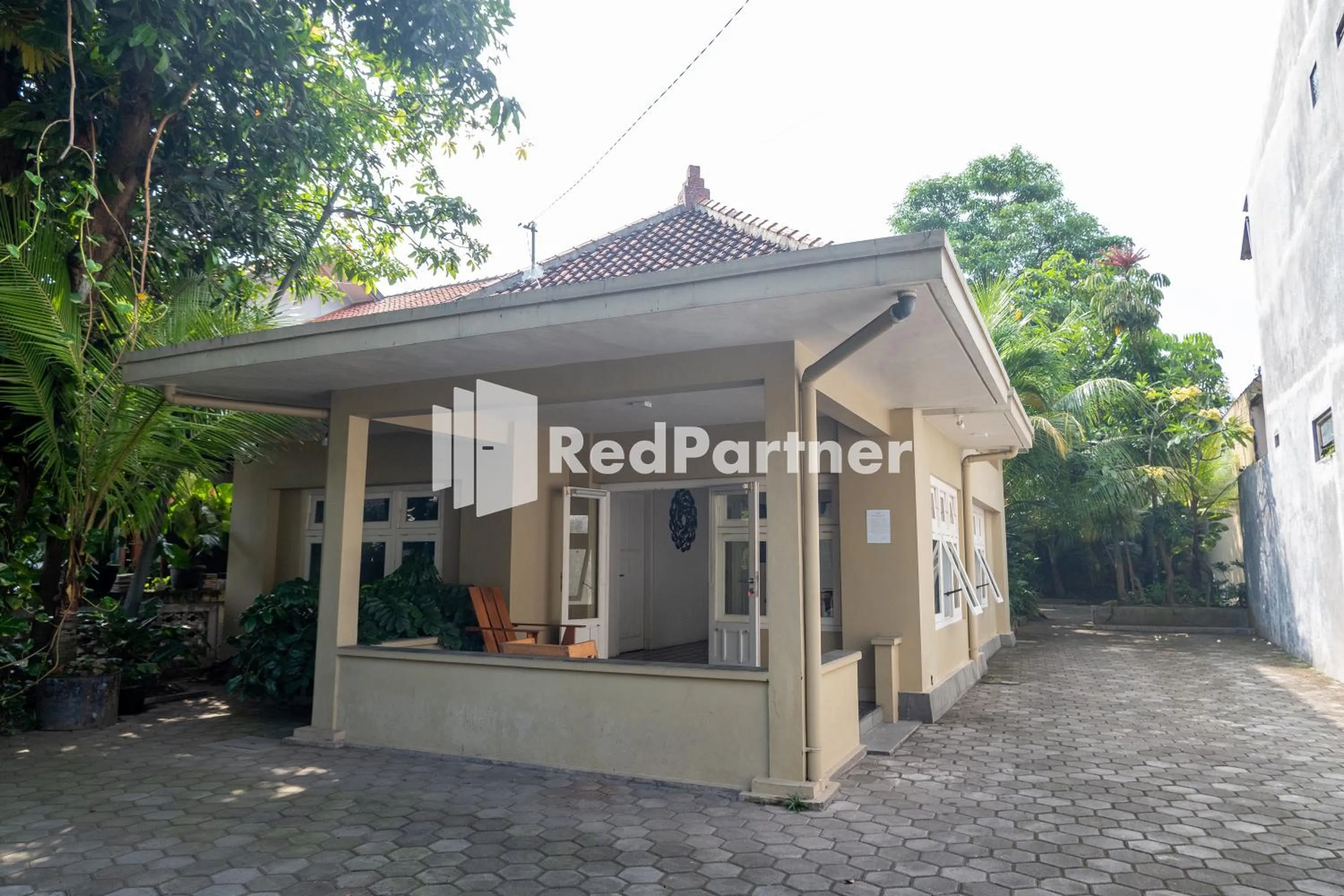 Property building in Villa Dora Jogja near Malioboro Area Mitra RedDoorz