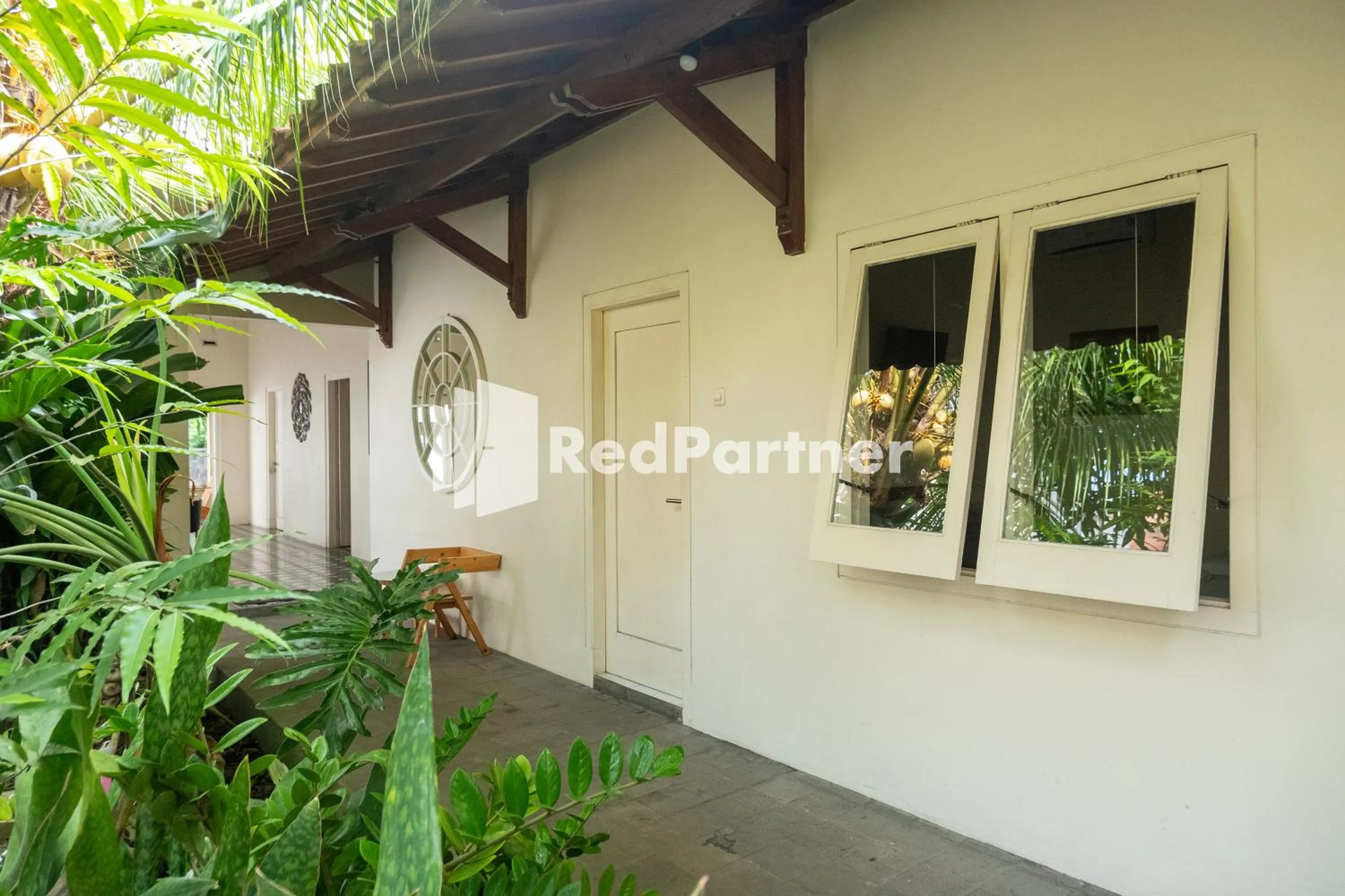 Property building in Villa Dora Jogja near Malioboro Area Mitra RedDoorz