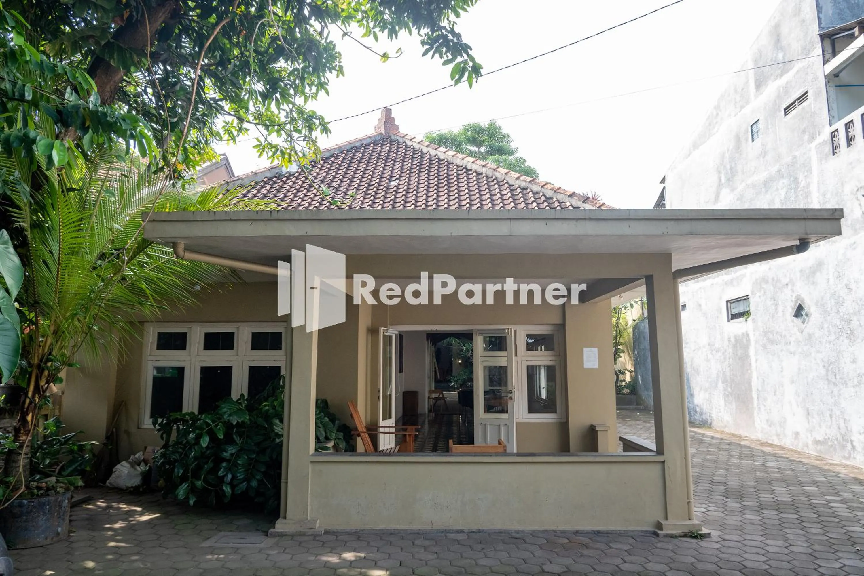 Property building in Villa Dora Jogja near Malioboro Area Mitra RedDoorz
