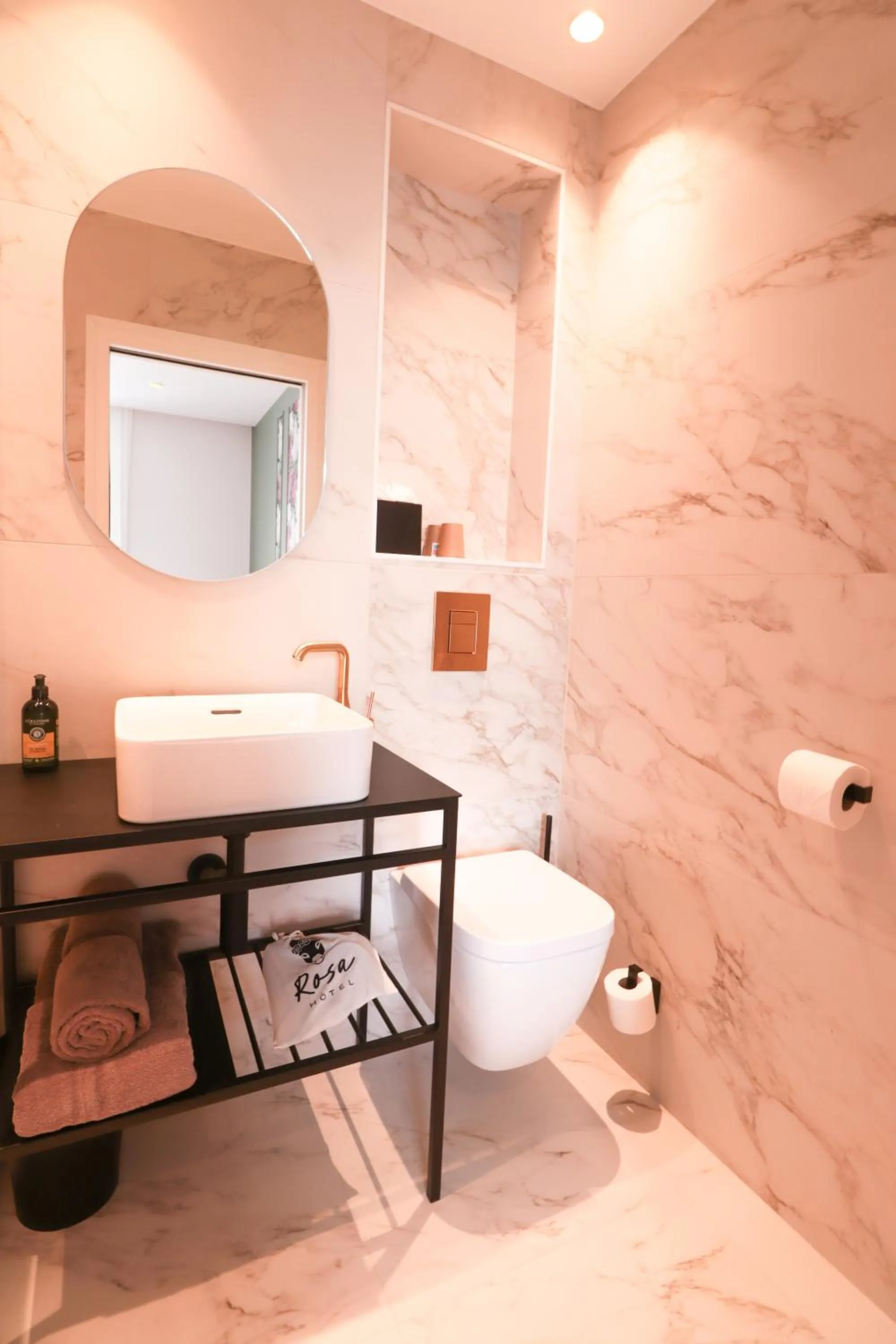 Bathroom in Hotel Continental