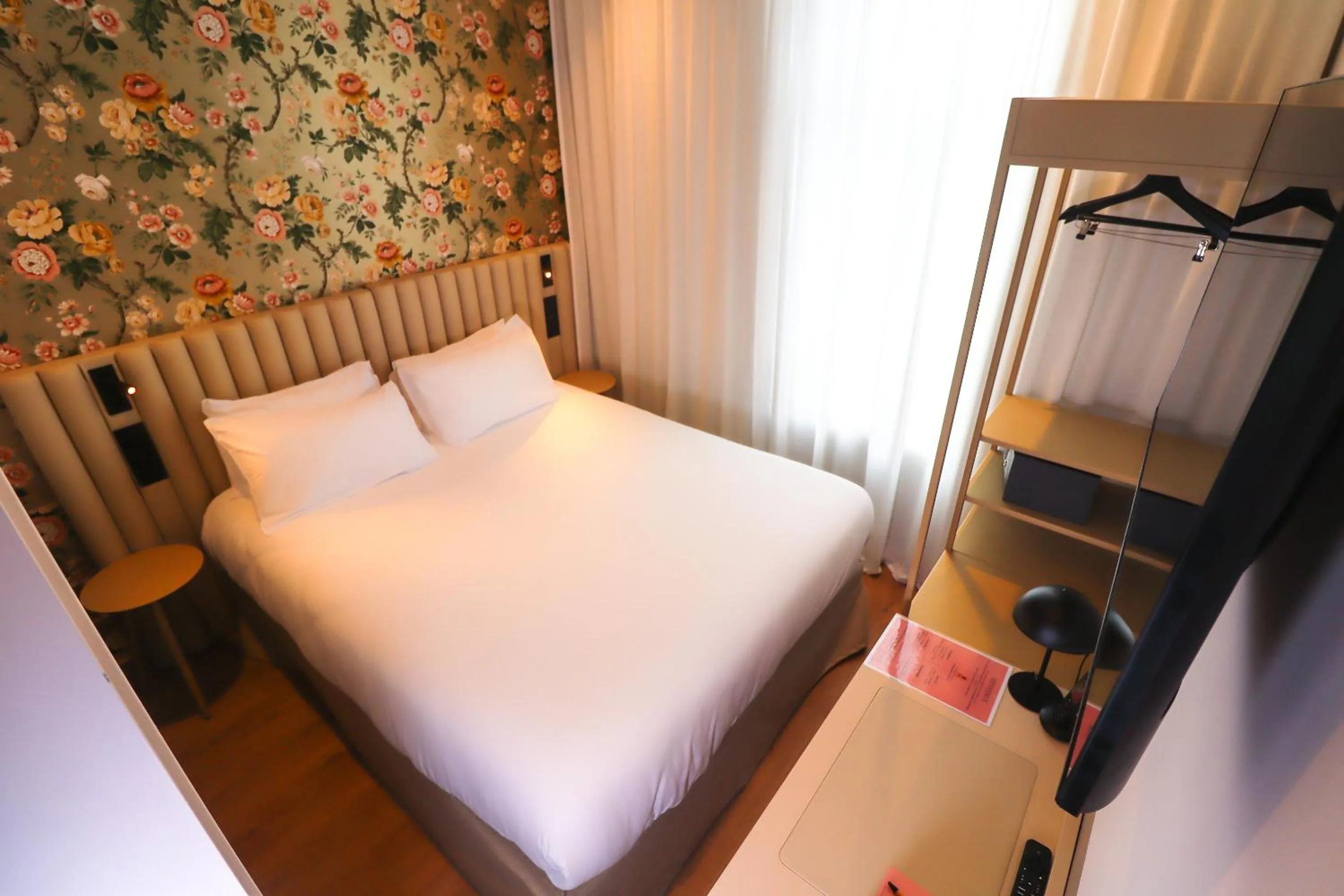 Bed in Hotel Continental