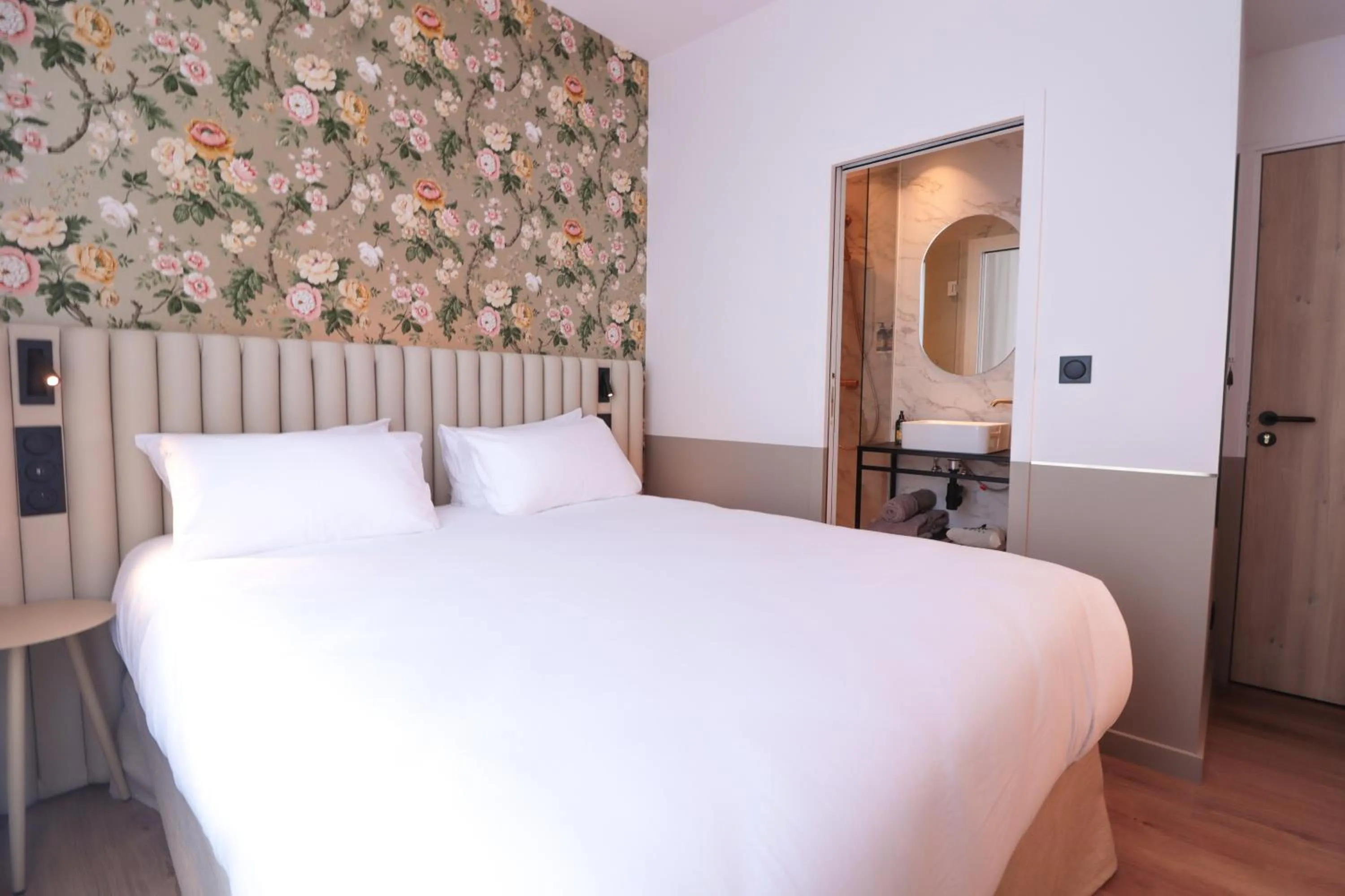 Bed in Hotel Continental