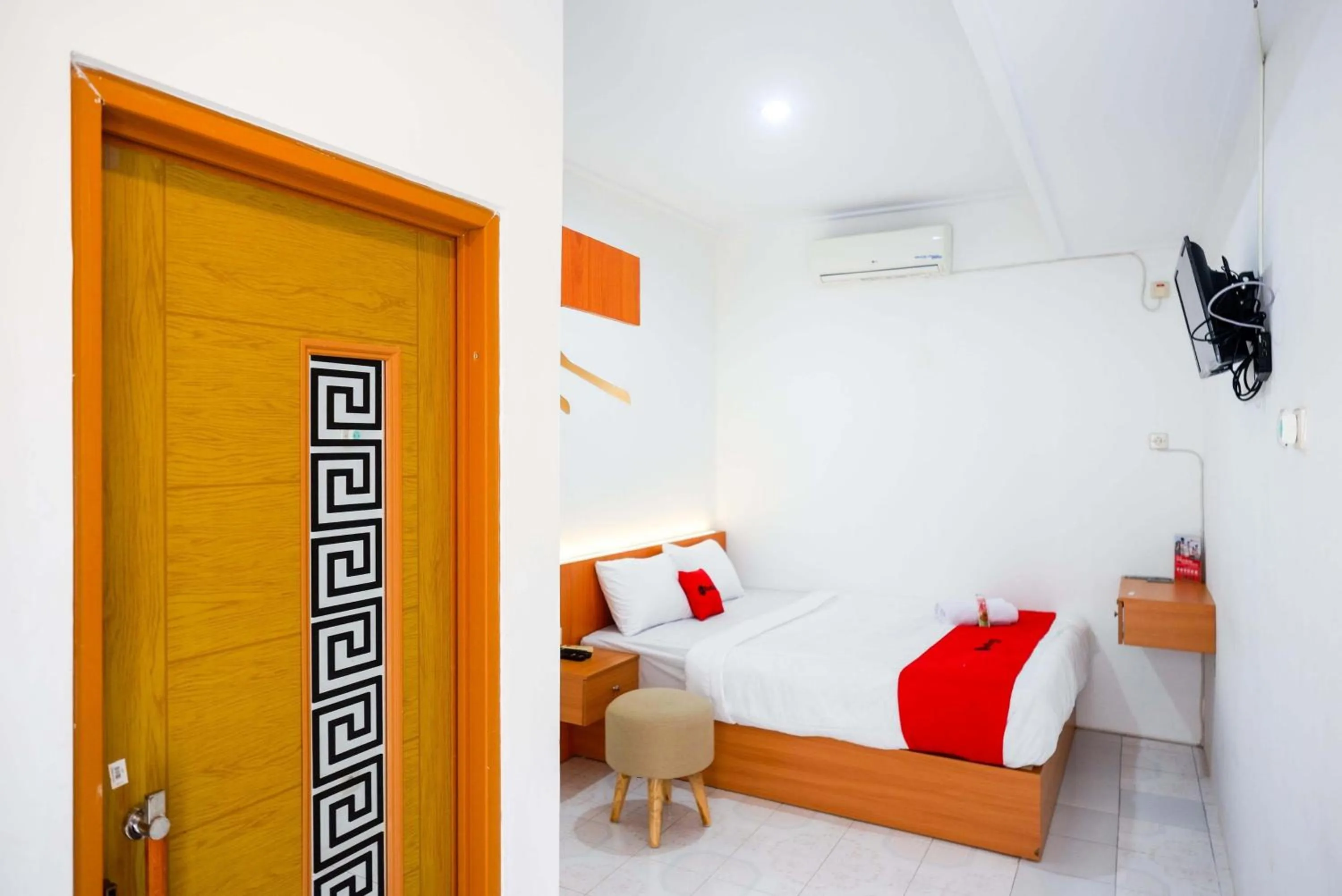 Bedroom, Bed in RedDoorz near GOR UNY
