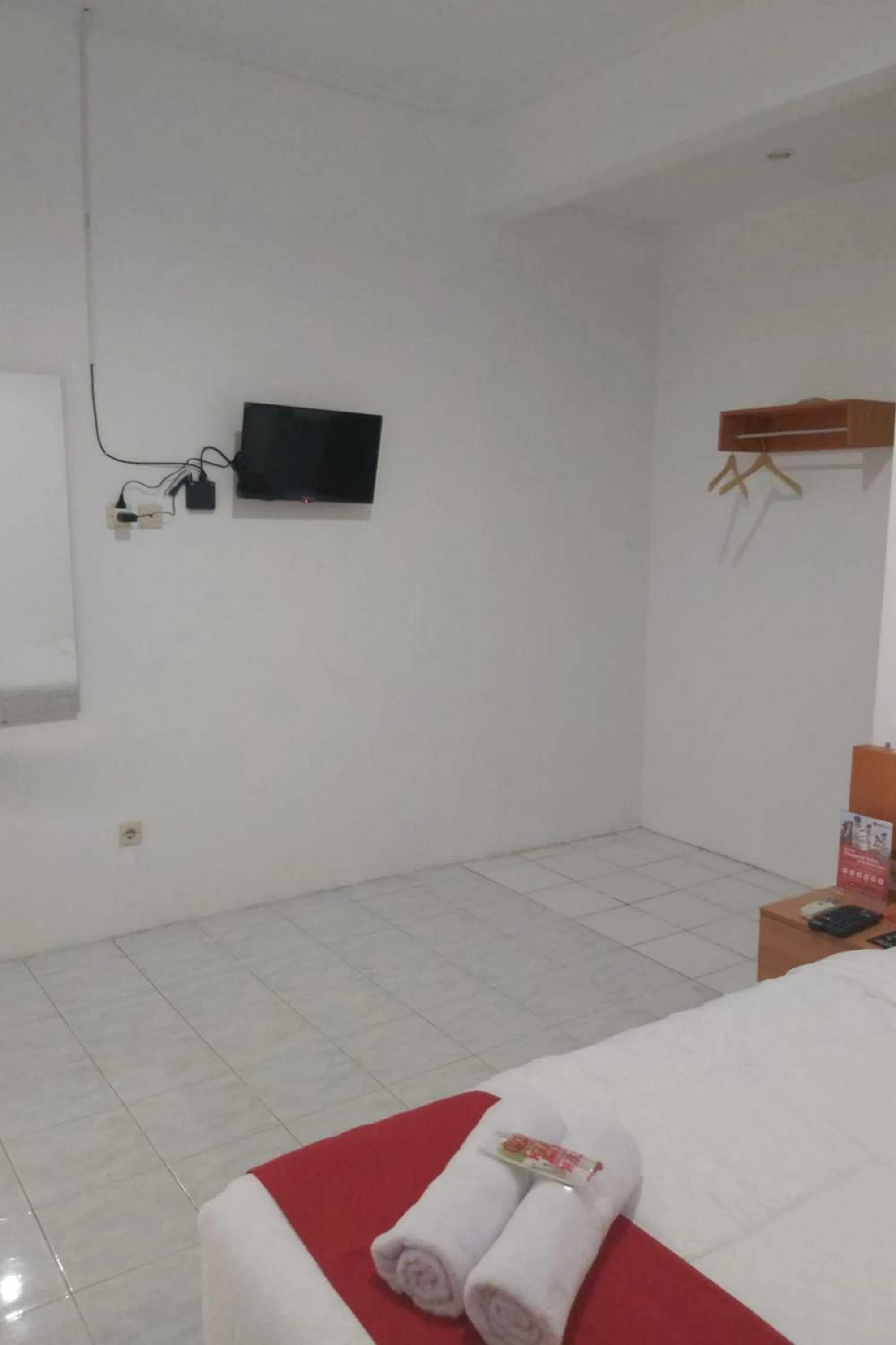 Bed in RedDoorz near GOR UNY