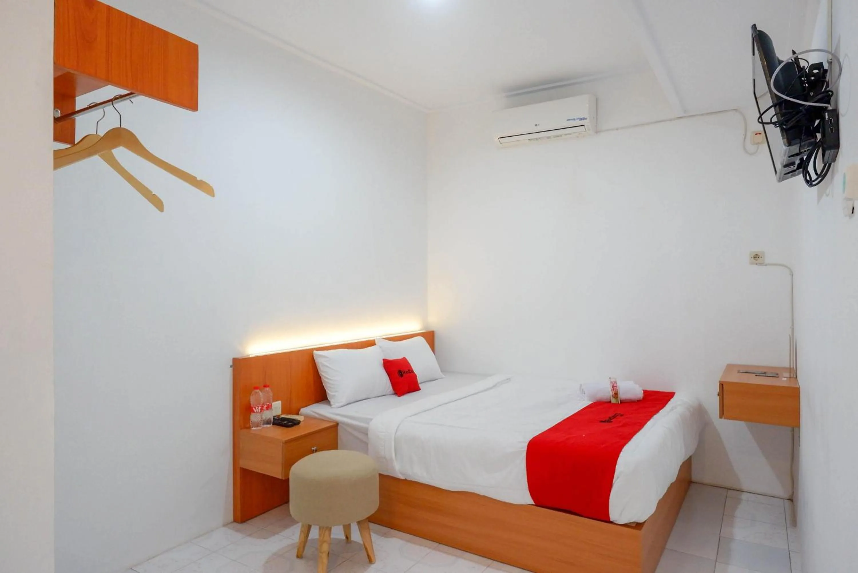 Bedroom, Bed in RedDoorz near GOR UNY