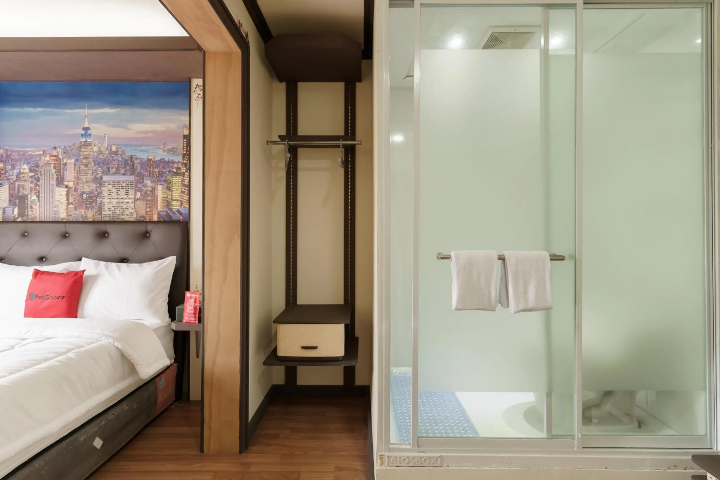 Bed in RedDoorz Plus @ Pondok Labu