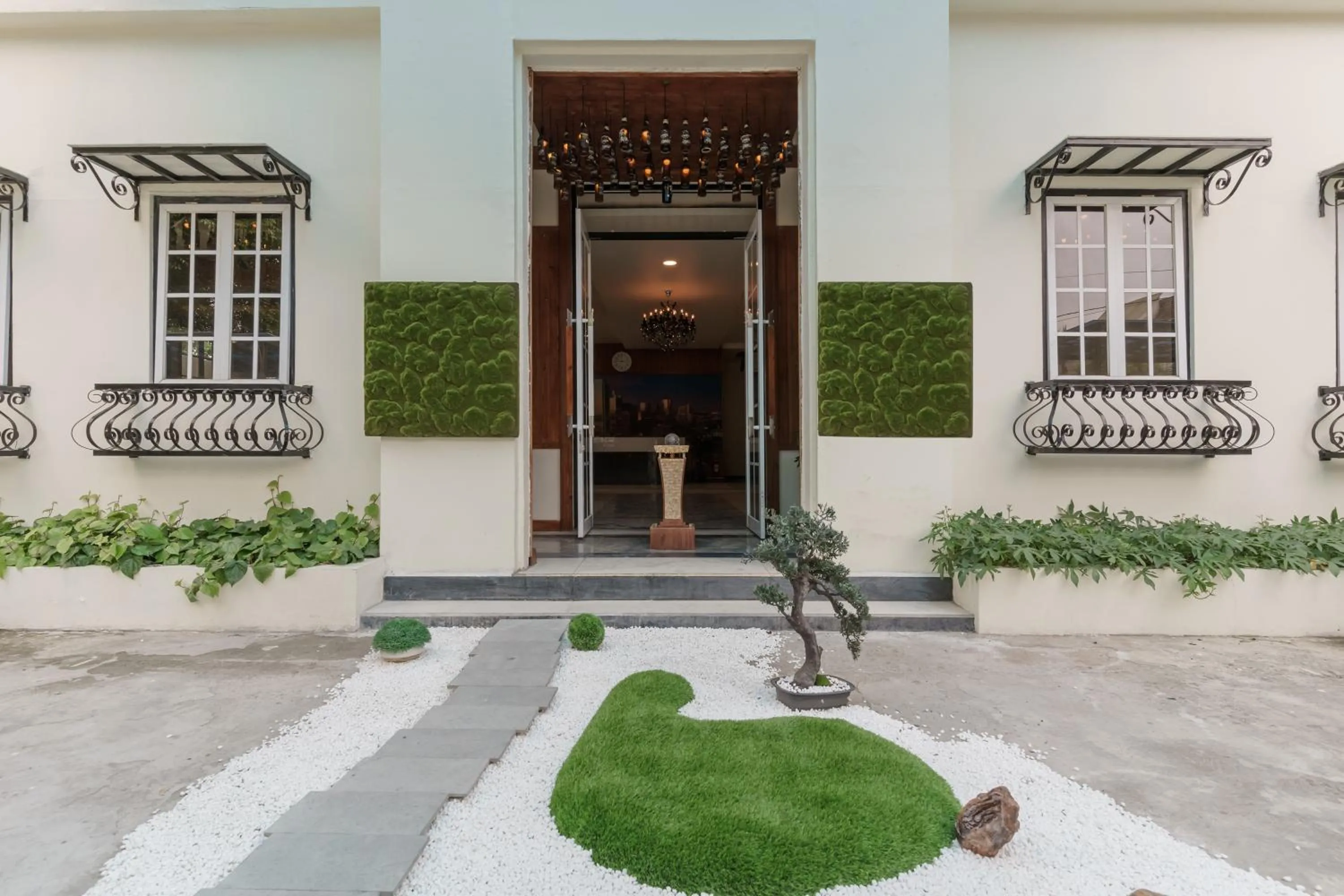 RedDoorz Plus @ Pondok Labu