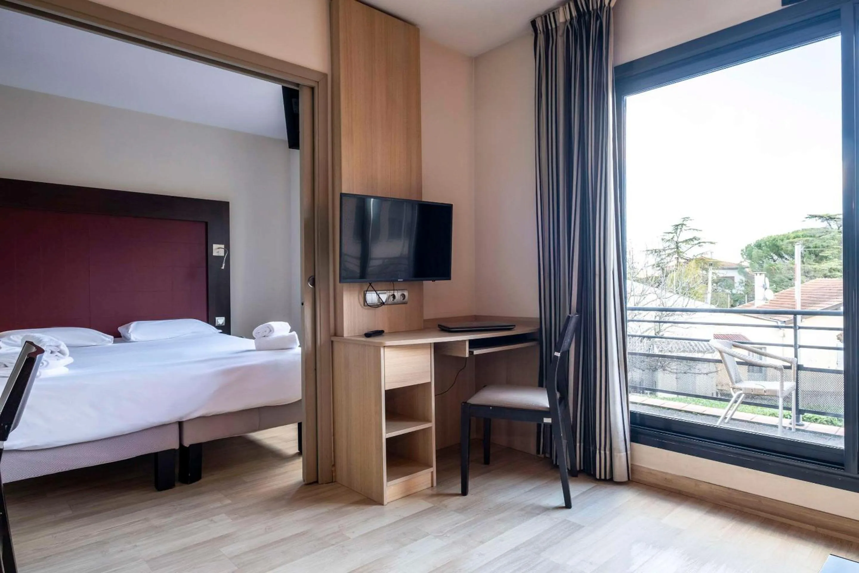 Bedroom, Bed in Clarion Aparthotel Toulouse Blagnac Airport