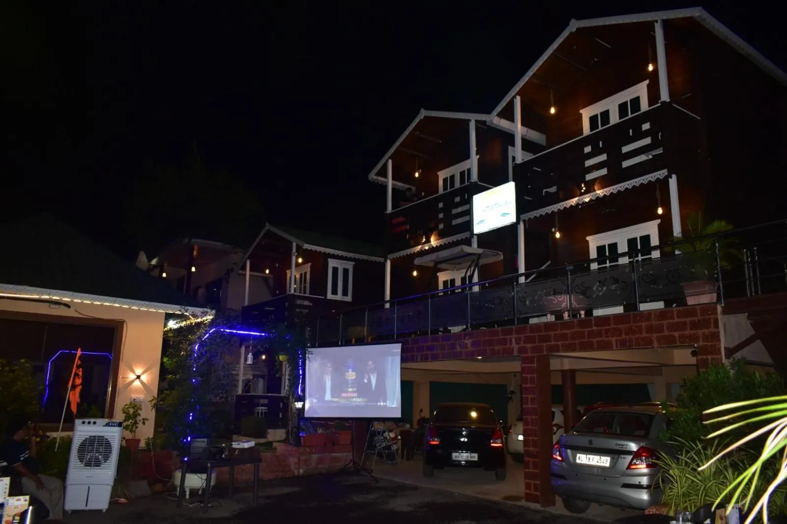 Coastal Bay Inn by Green Apple Stays