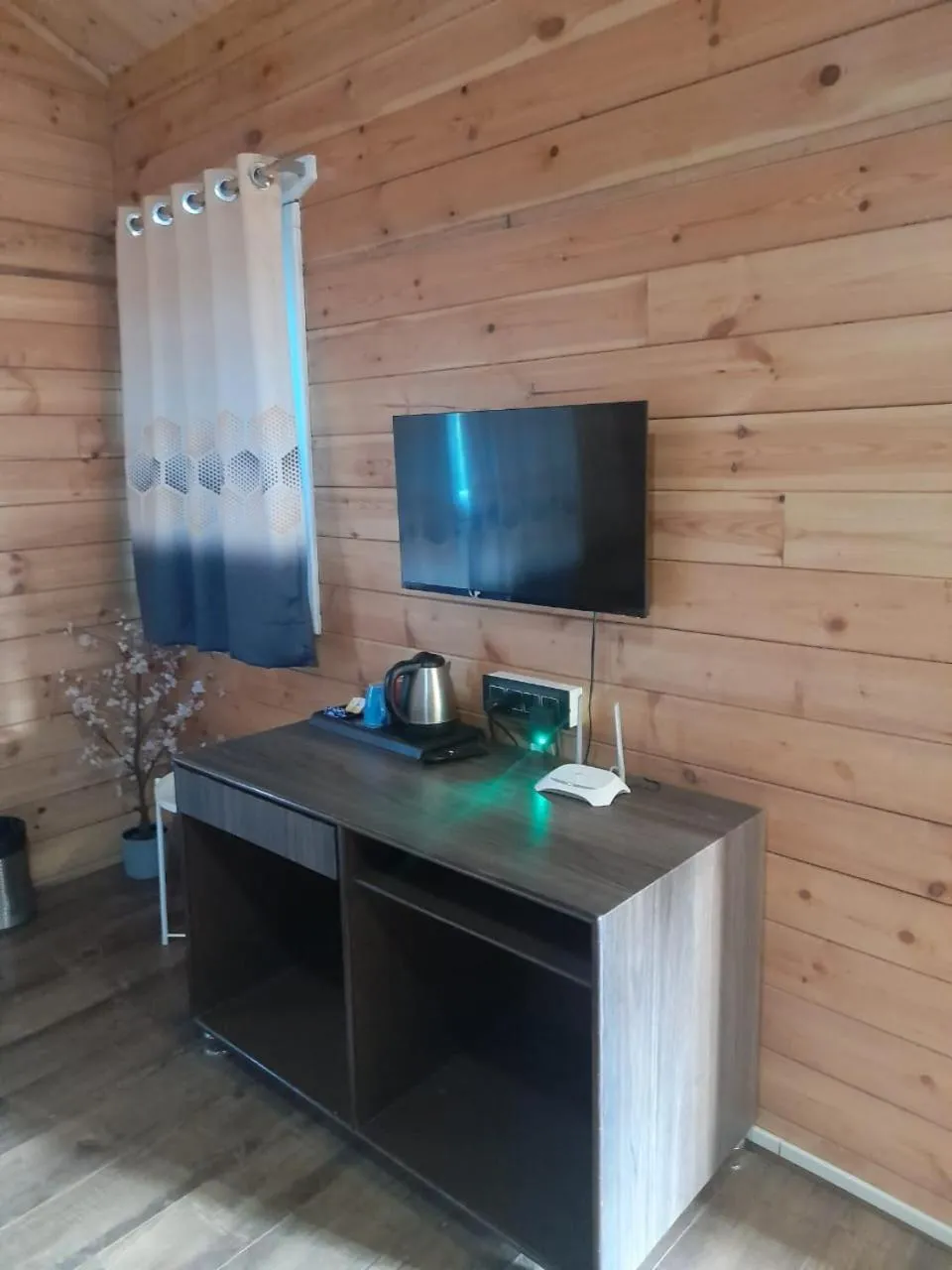 Coastal Bay Inn by Green Apple Stays