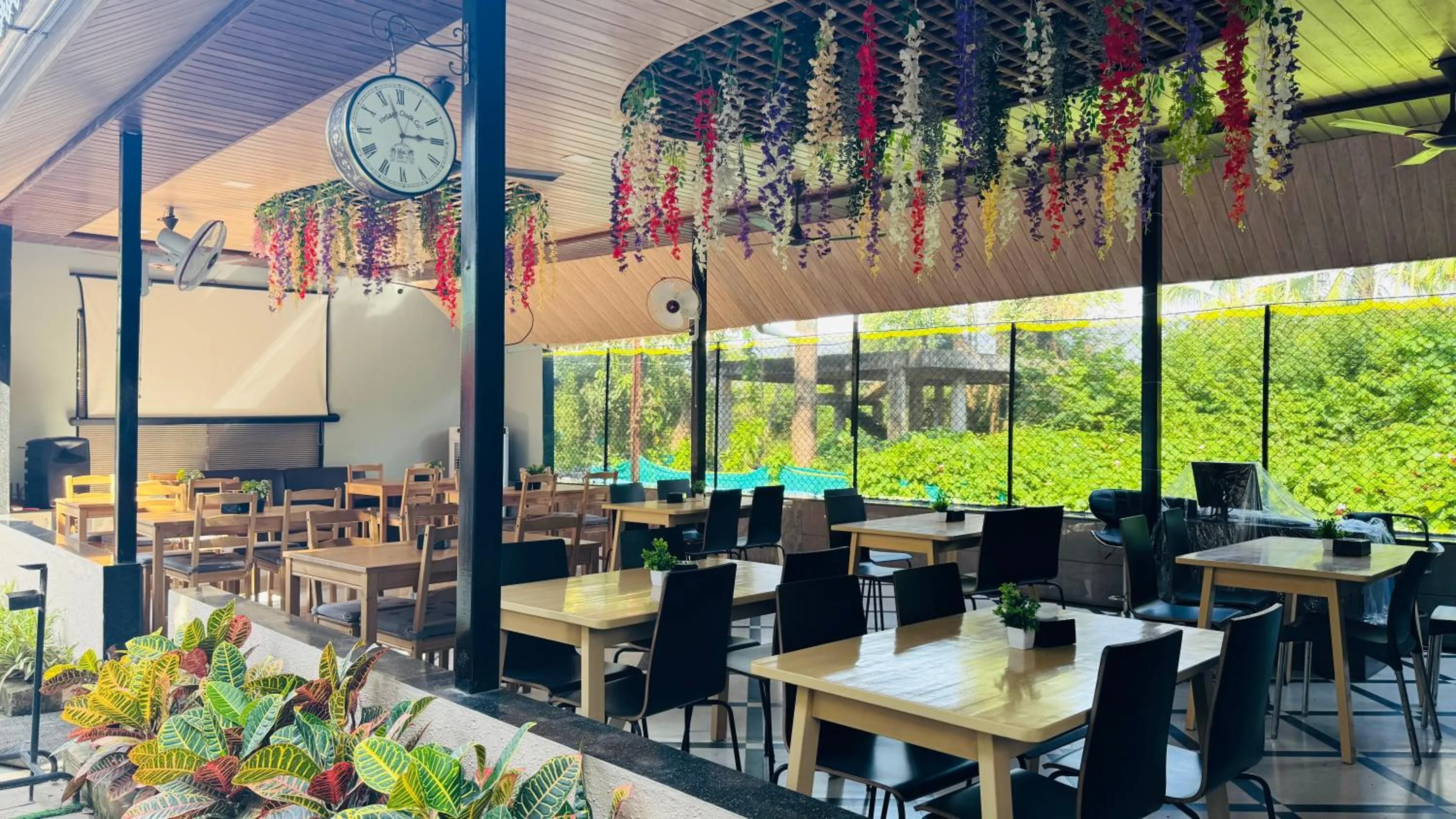 Restaurant/places to eat in Coastal Bay Inn by Green Apple Stays