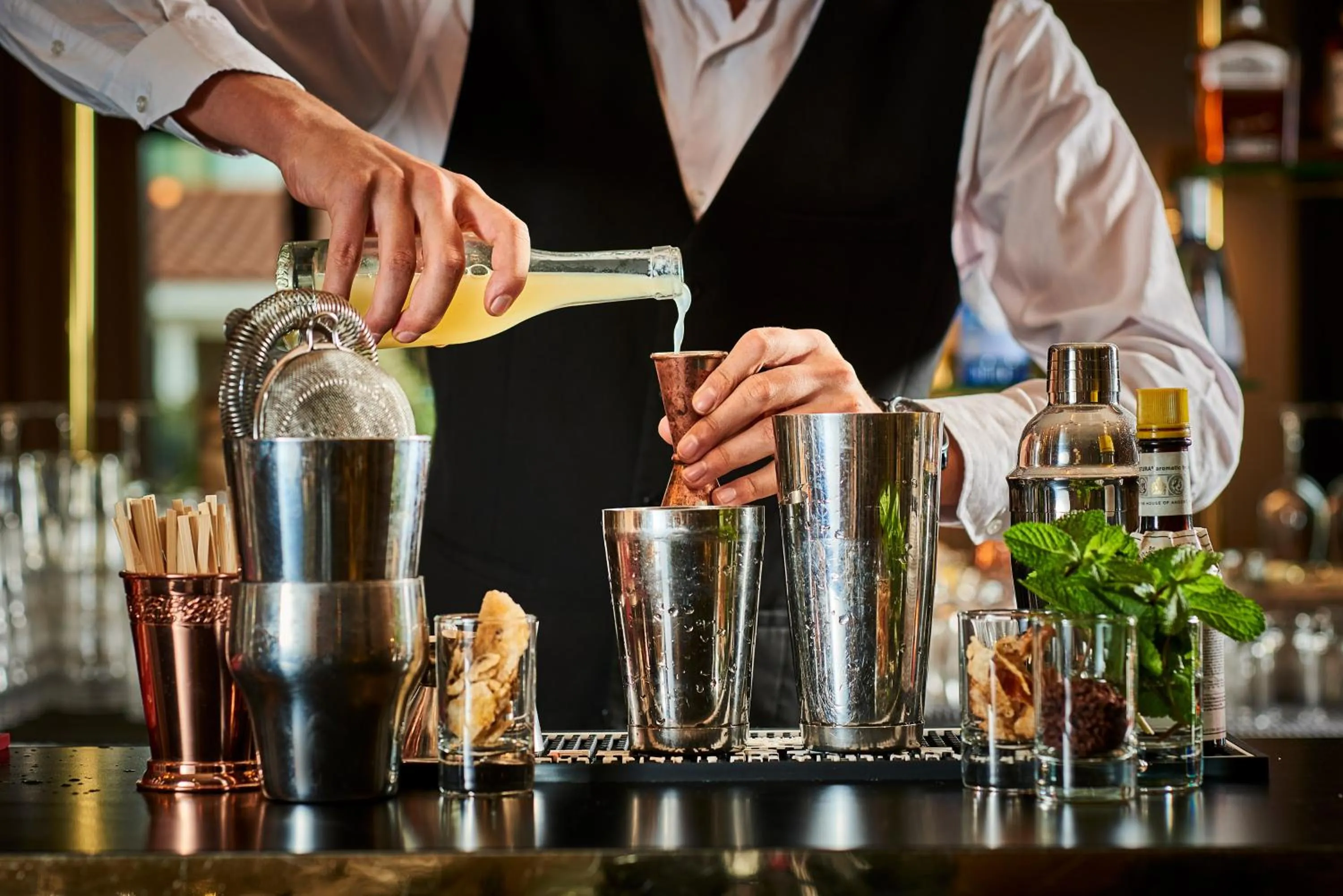 Lounge or bar in Hotel Gatsby by HappyCulture