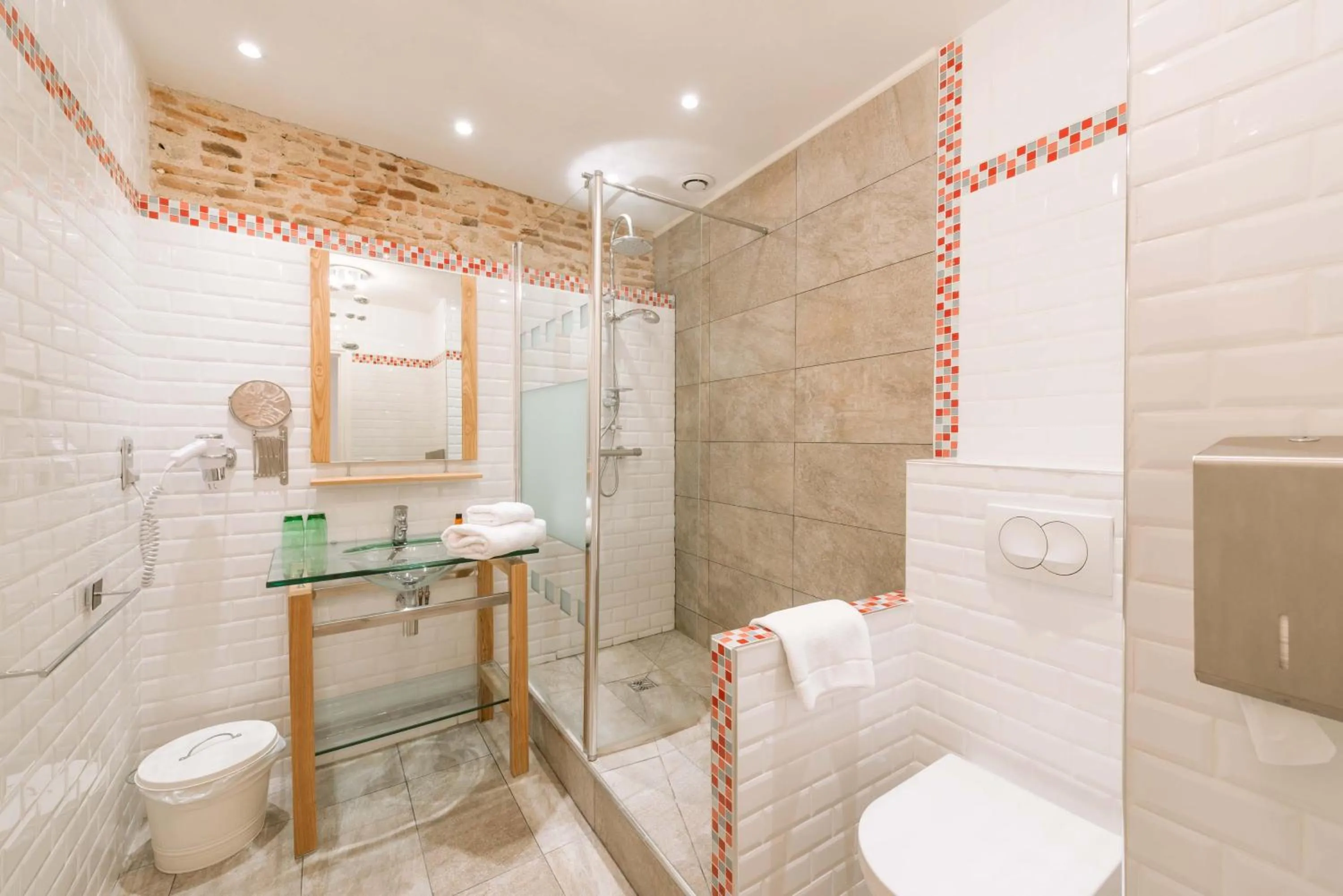 Shower in Europe Hôtel